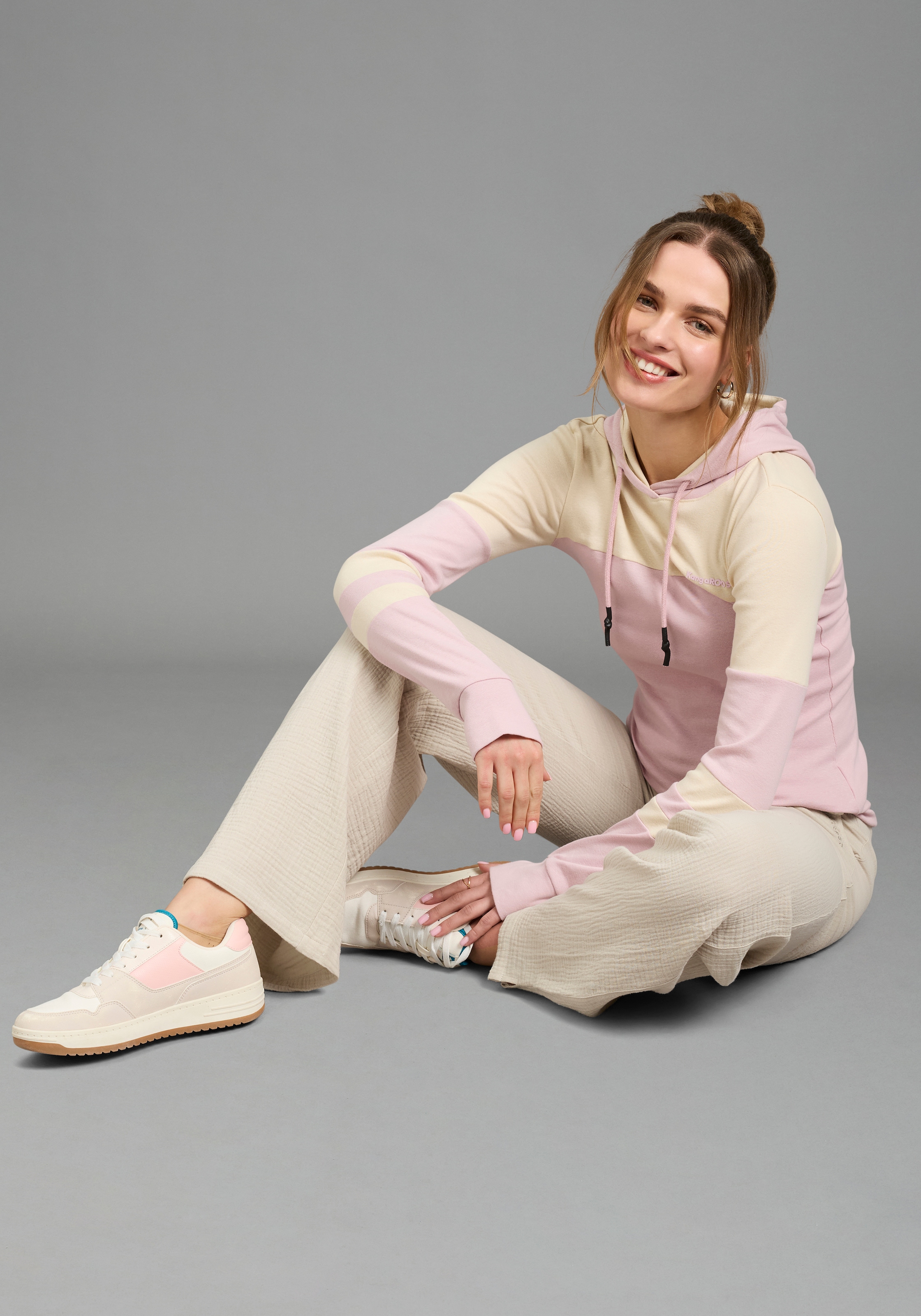 KangaROOS T-shirt à capuche mit Colorblock