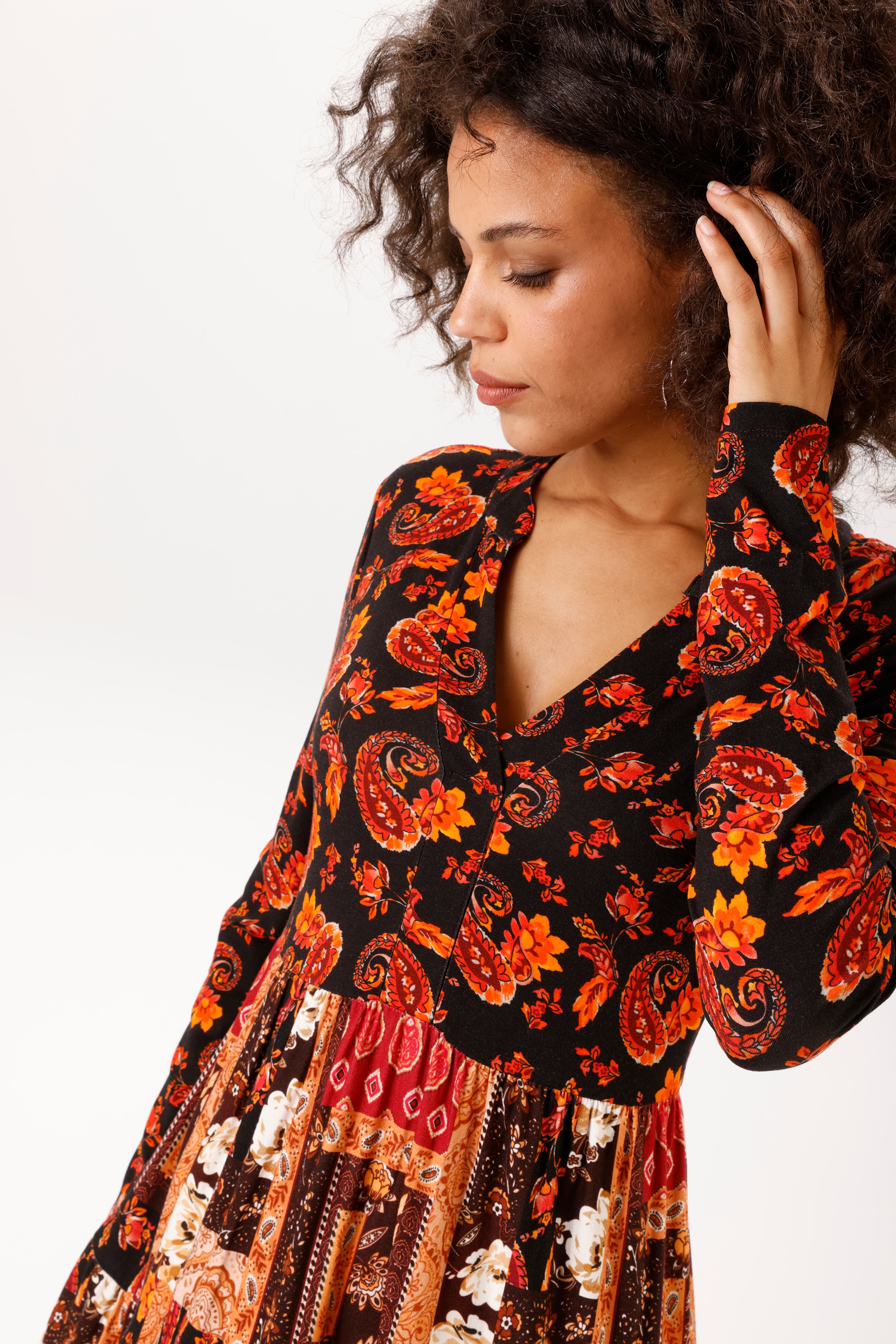Aniston CASUAL Robe en jersey dans un mélange de motifs colorés - NOUVELLE COLLECTION