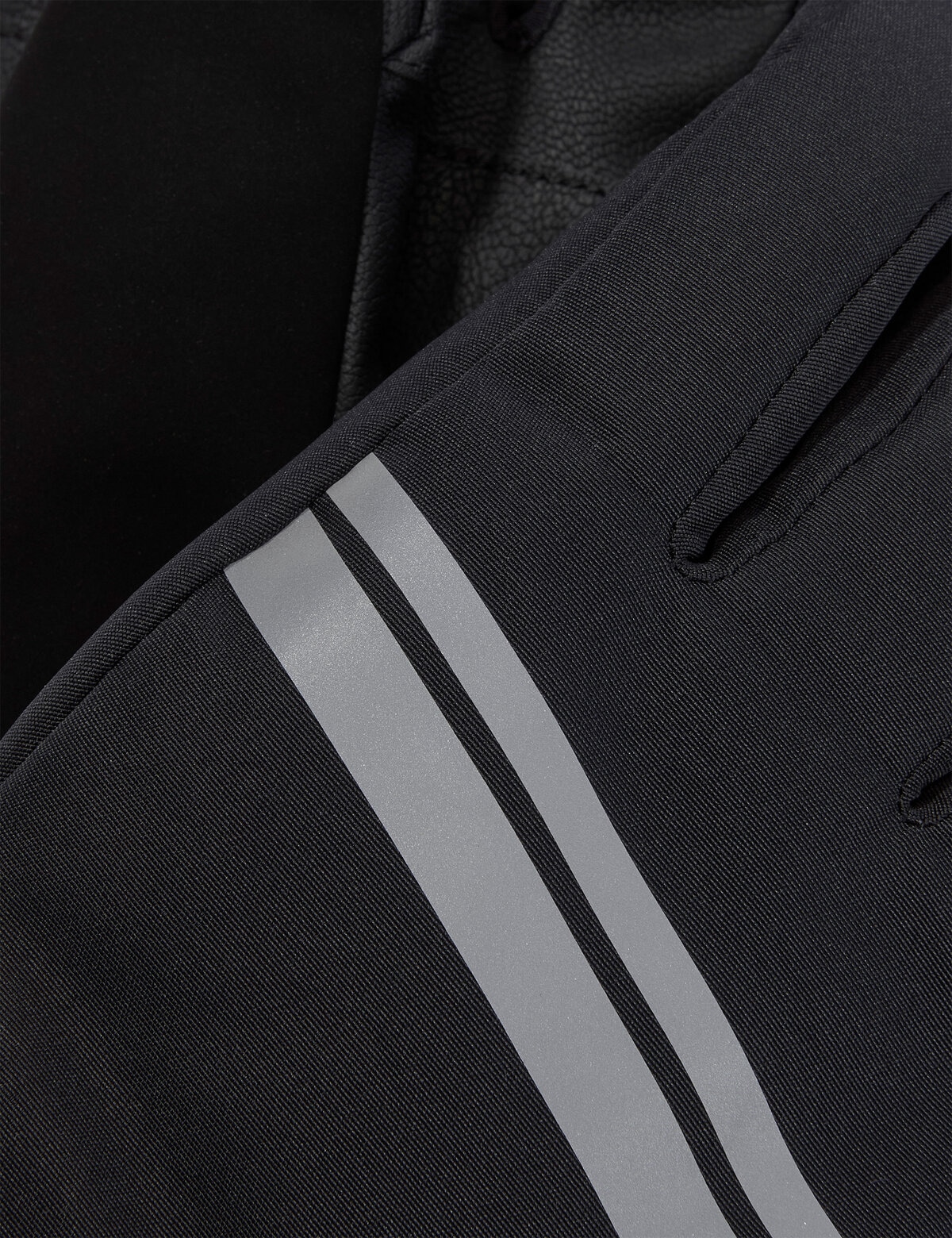 VAUDE Fahrradhandschuhe »WINTRY GLOVES« für winterliche Touren und Pendler, winddichtes Aussenmaterial