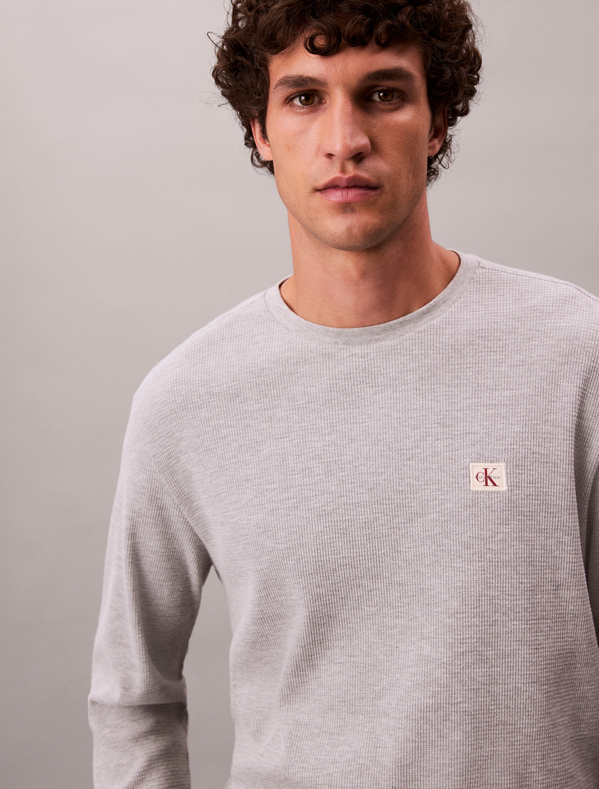 Calvin Klein Jeans Langarmshirt »LS WAFFLE BADGE CREWNK TEE« Mit Rundhalsausschnitt