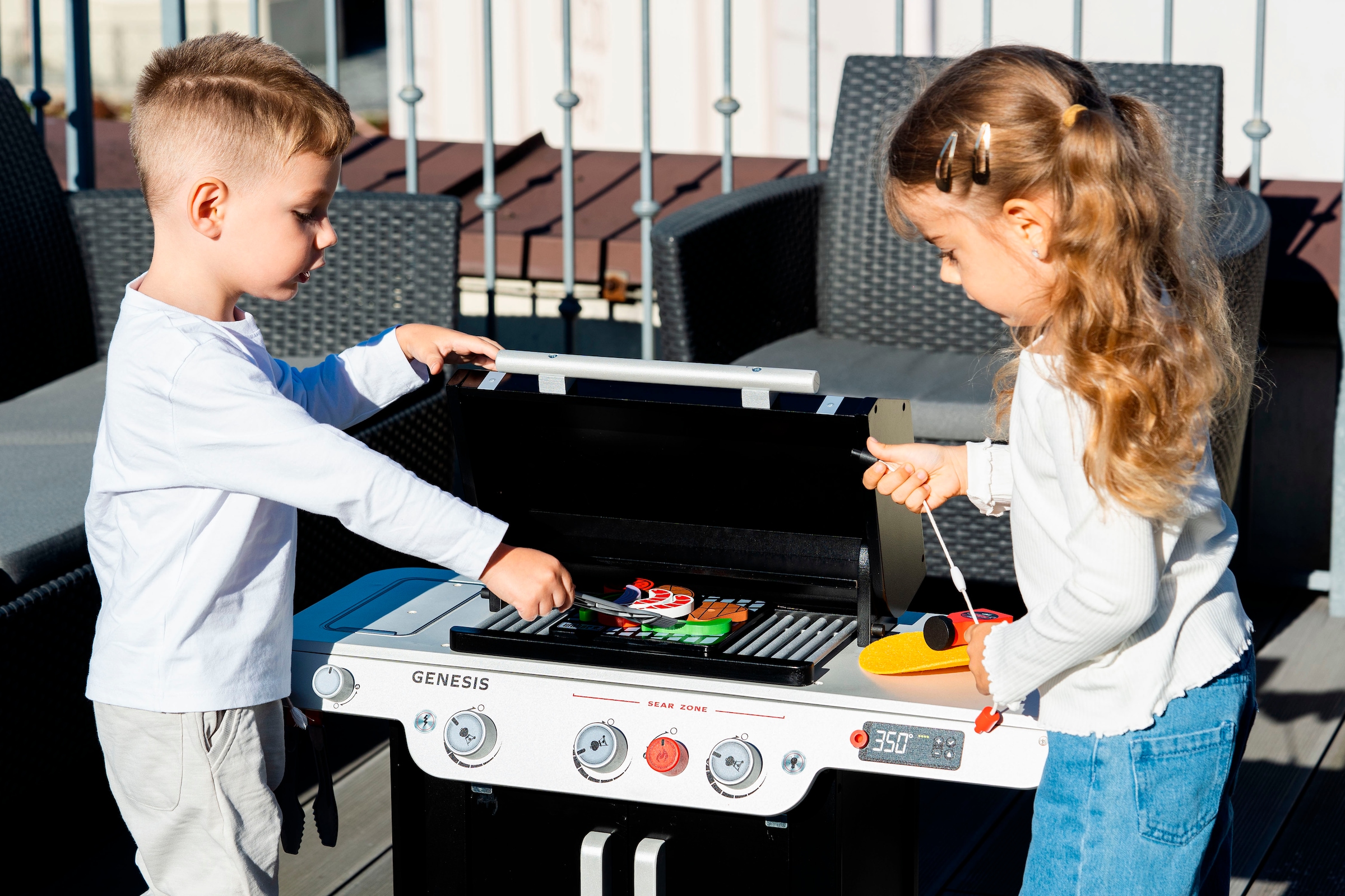 Klein Barbecue pour enfants »Weber, Genesis« FSC® - schützt Wald