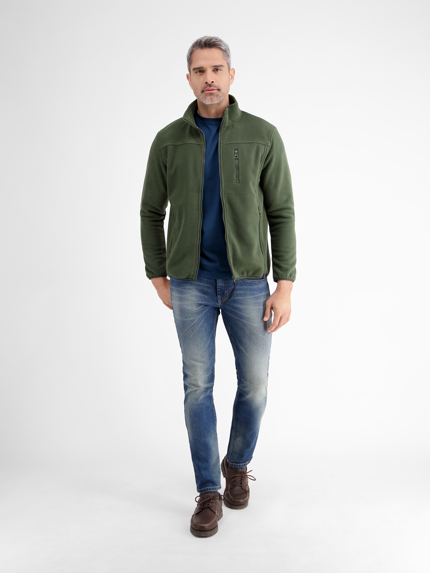 LERROS T-shirt »LERROS Basic T-Shirt mit Logostitck, unifarben«