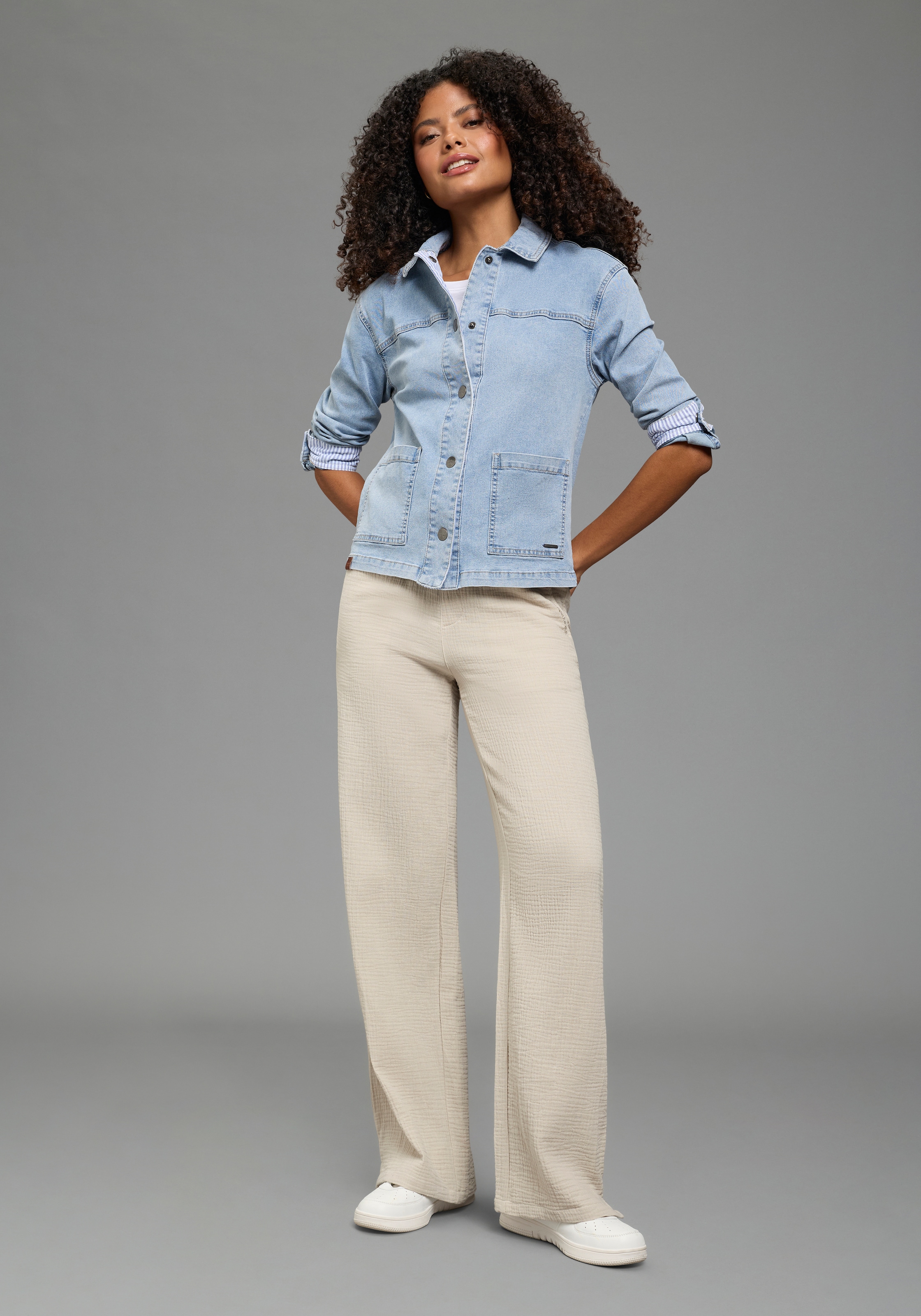 KangaROOS Veste en jean modischer Stil, normaler Kragen, aufgesetzte Taschen, Comfort Fit