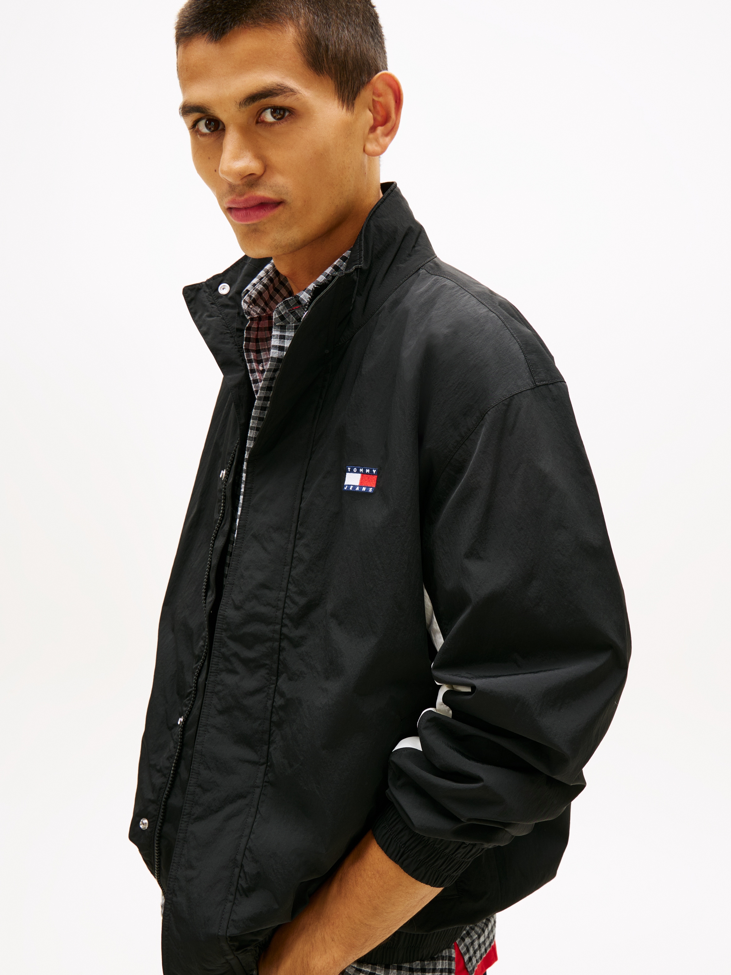 Tommy Jeans Coupe-vent »TJM HERITAGE FLAG« ohne Kapuze Regular fit mit Stehkragen und Markenprint Rückenprint Tommy Flag