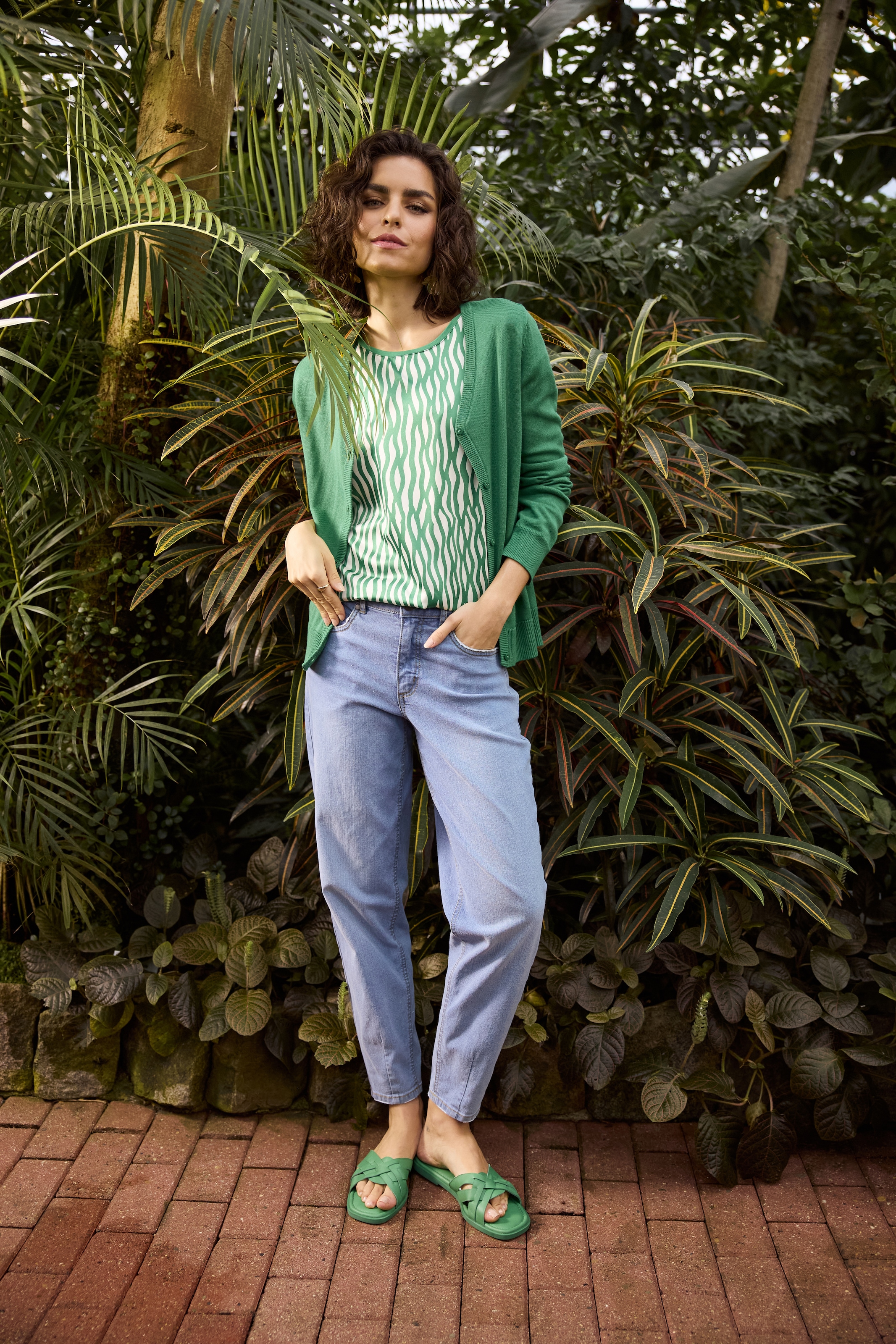 Arizona Comfort-fit-Jeans weite Beinform mit schmalem Abschluss, knöchellanger Schnitt