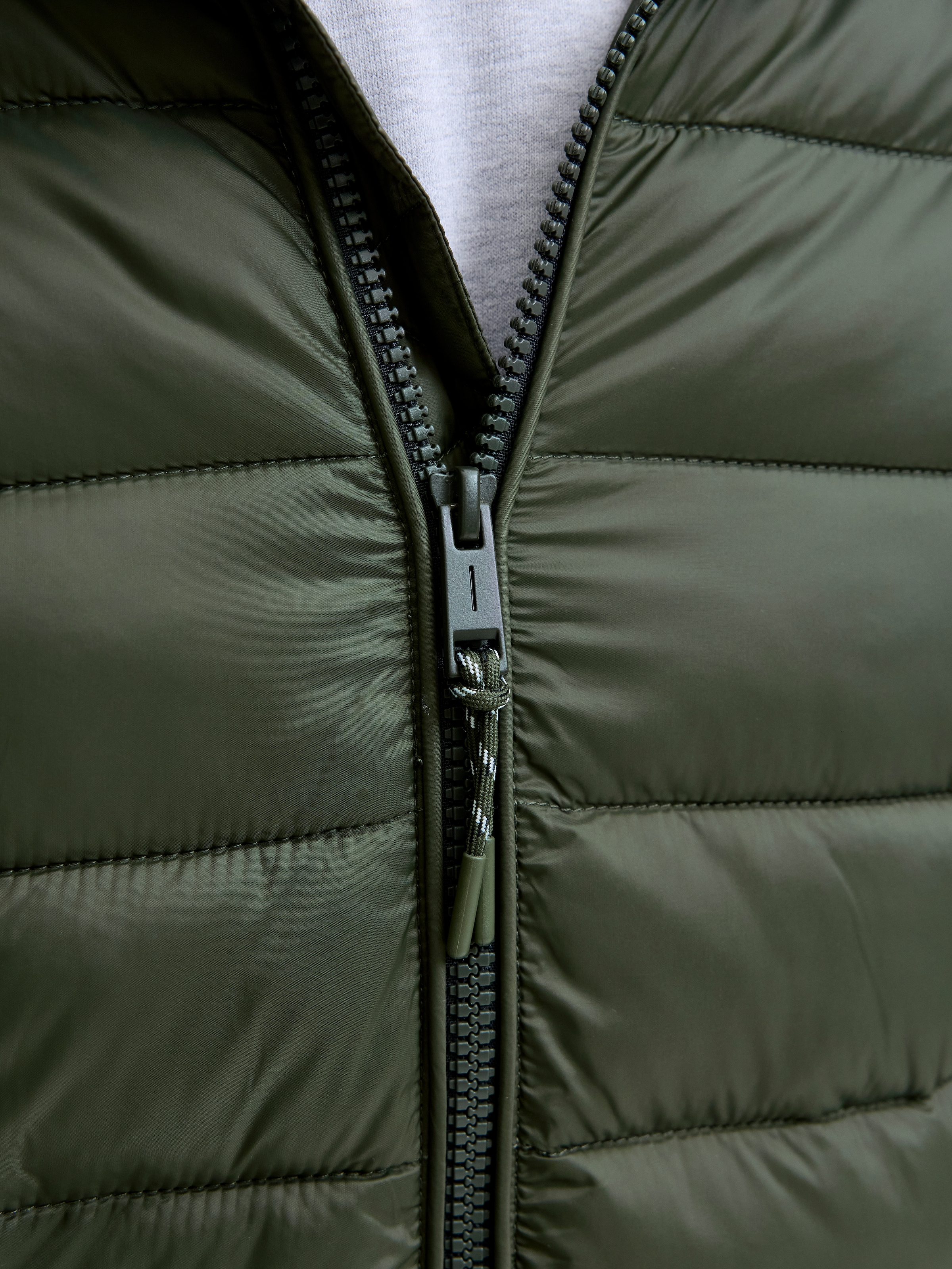 Jack & Jones Veste matelassée »JJEBRADLEY LIGHT PUFFER HOOD NOOS« mit Kapuze
