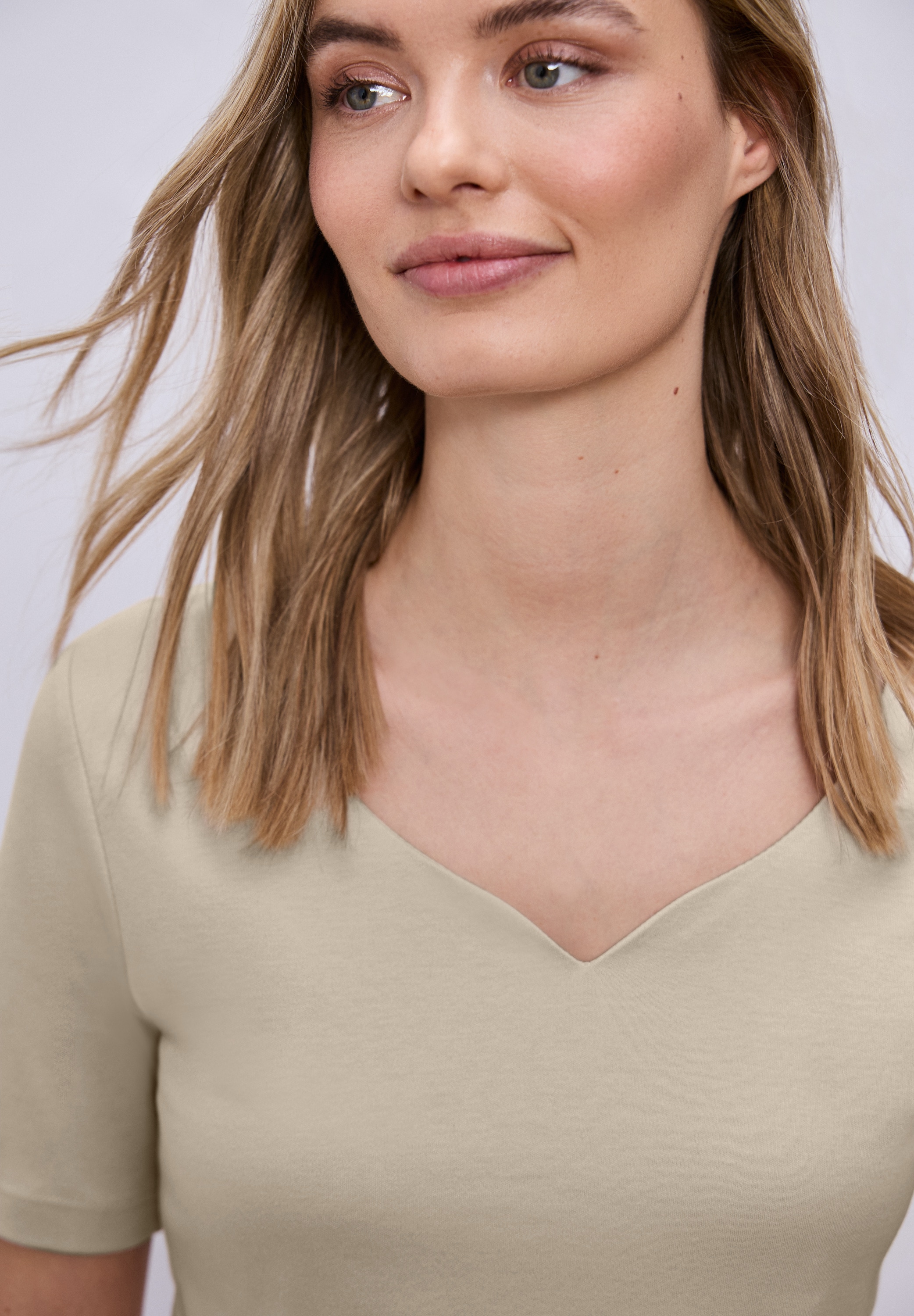 STREET ONE Kurzarmshirt »Style Ada« Sommershirt mit Herz-Ausschnitt