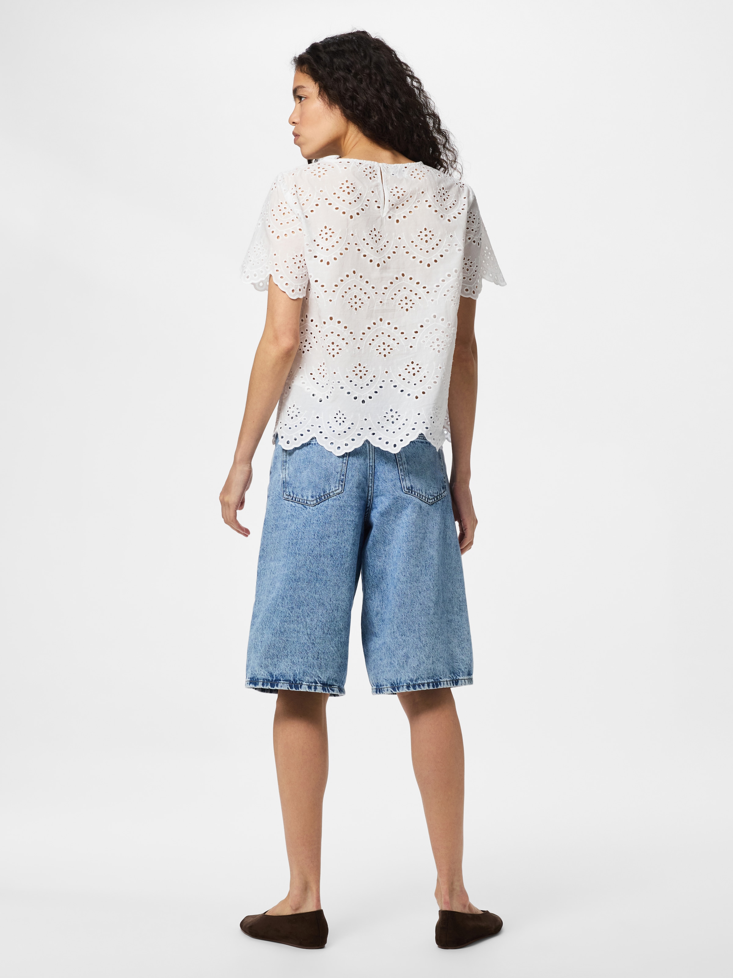 pieces Haut de chemise »PCVILDE SS TOP WVN NOOS« avec broderie ajourée intégrale