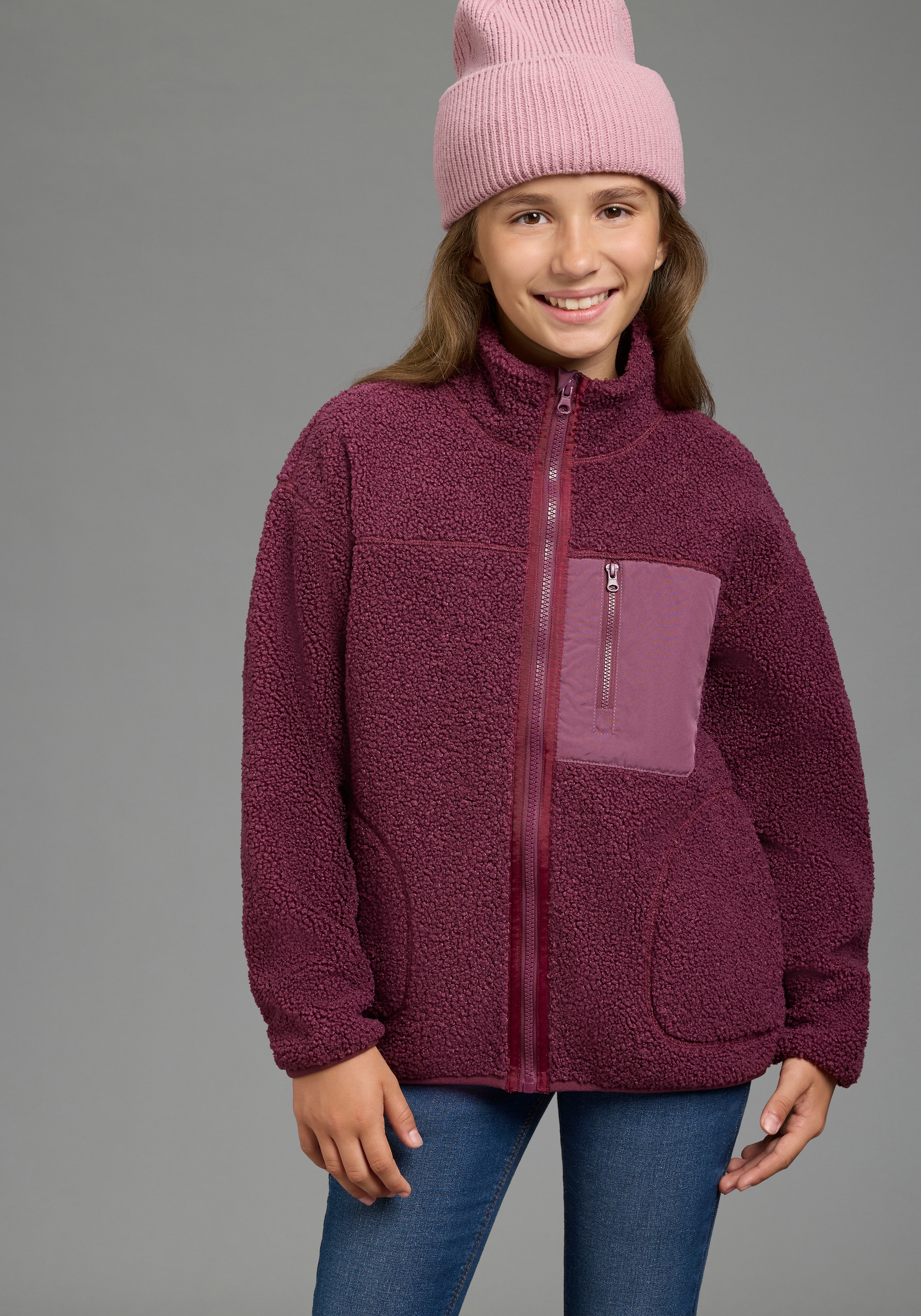 KangaROOS Sweatjacke »Fleecejacke, Kuschel-Jacke mit reflektierendem KangaROOS Badge« Weiche Teddyplüsch-Jacke, perfekt zum Überziehen