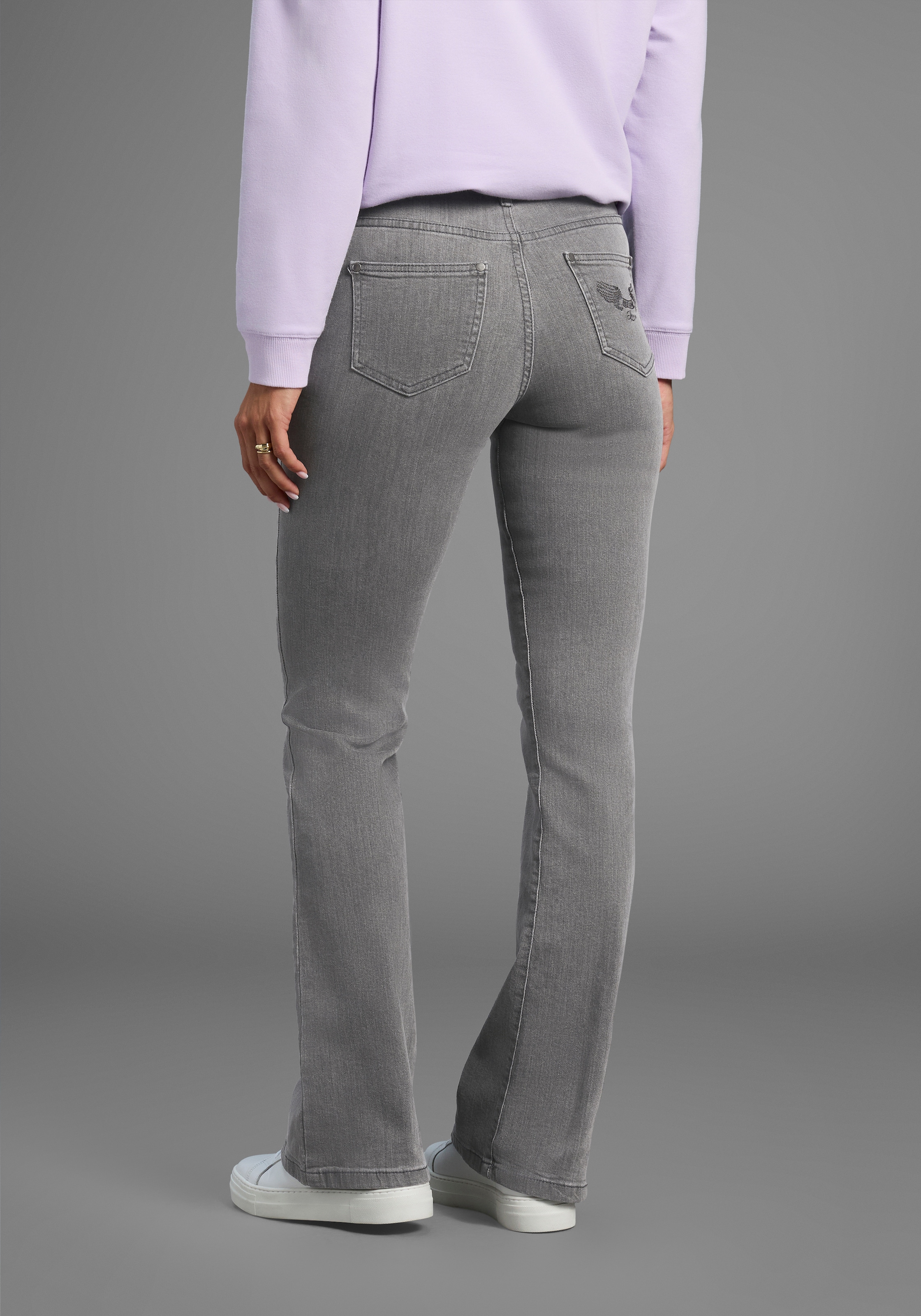 Arizona Bootcut-Jeans »Comfort-Fit« ausgestellte Beinform,  mit Eingrifftaschen,  High-Waist