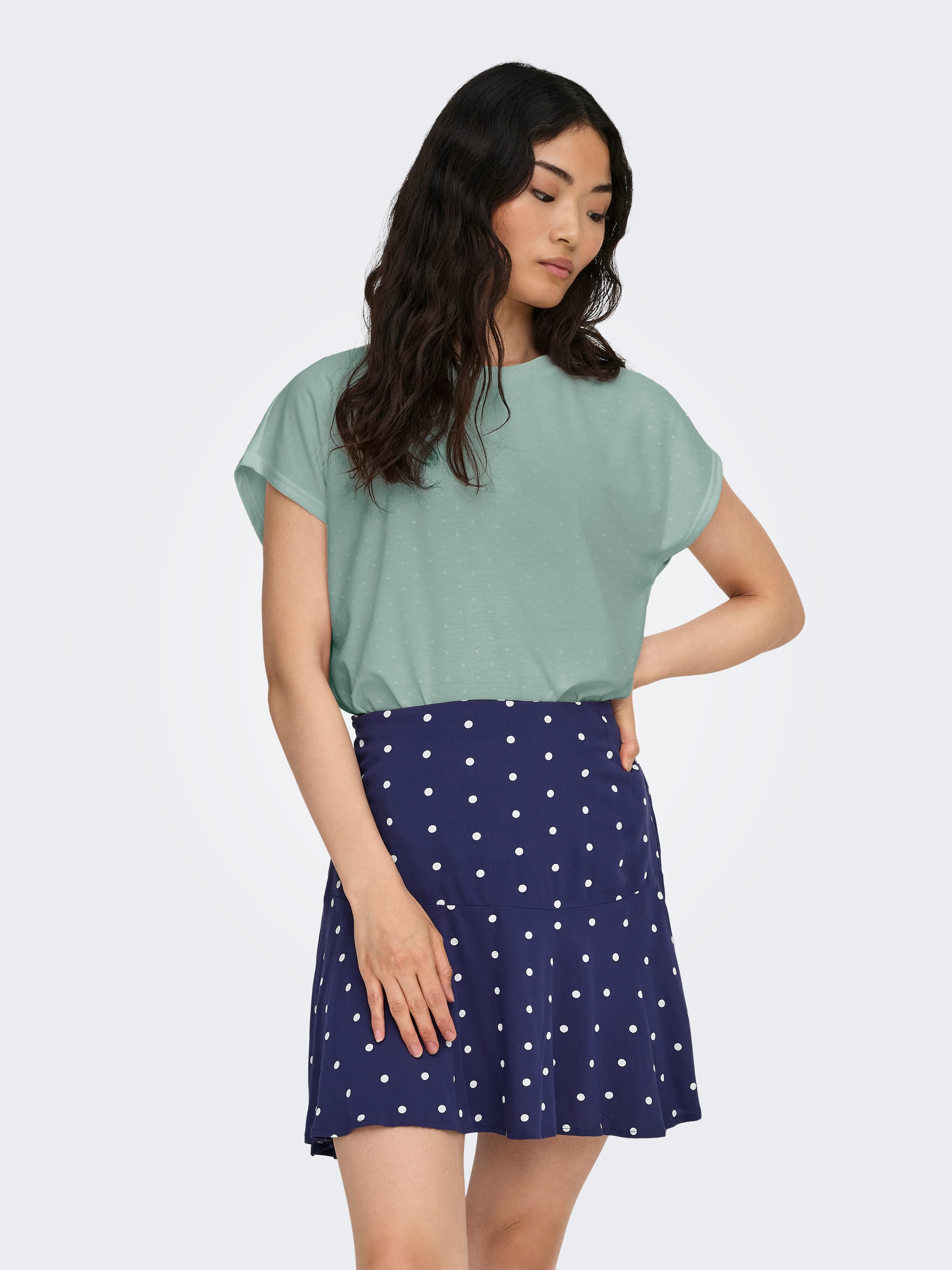 ONLY Kurzarmshirt »ONLMOLLY S/S O-NECK DOBBY TOP JRS« Materialmix, regular fit, Rundhals