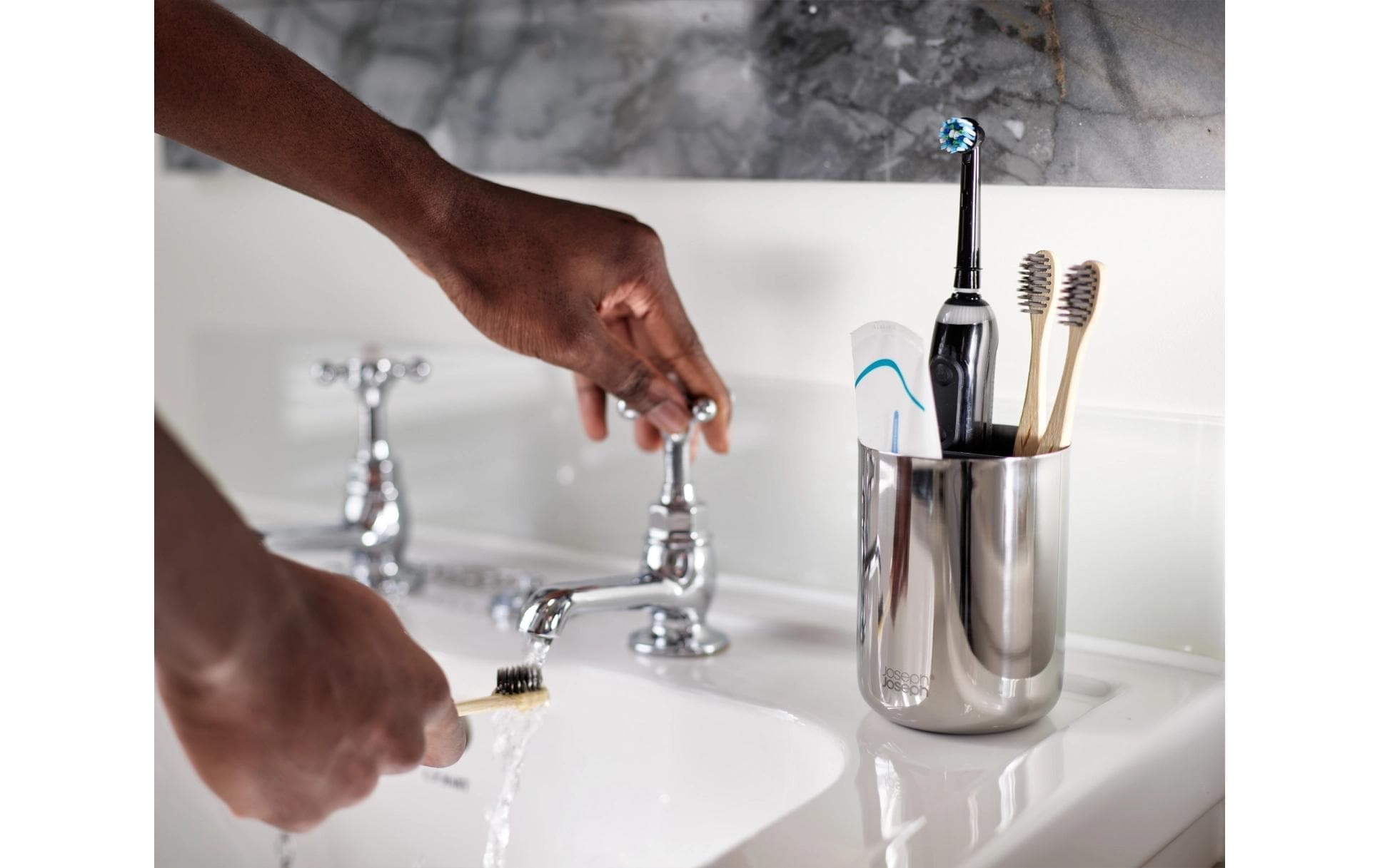 Joseph Joseph Zahnbürstenhalter »EasyStore Luxe« Zahnbürstenablage aus Edelstahl