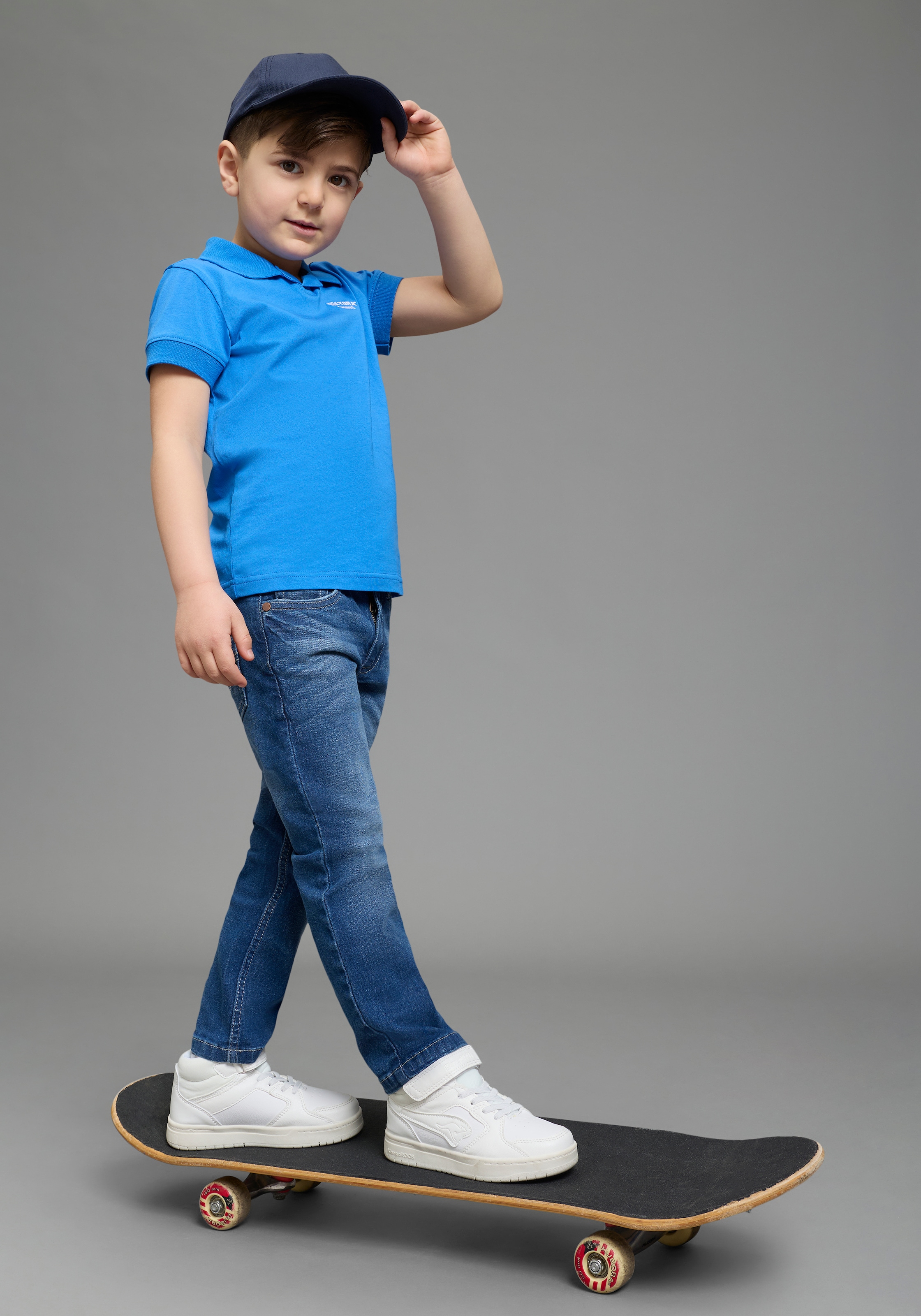 KIDSWORLD Regular-fit-Jeans »Basic Jeans für Jungen« gerader Beinverlauf, langer Schnitt, normaler Bund
