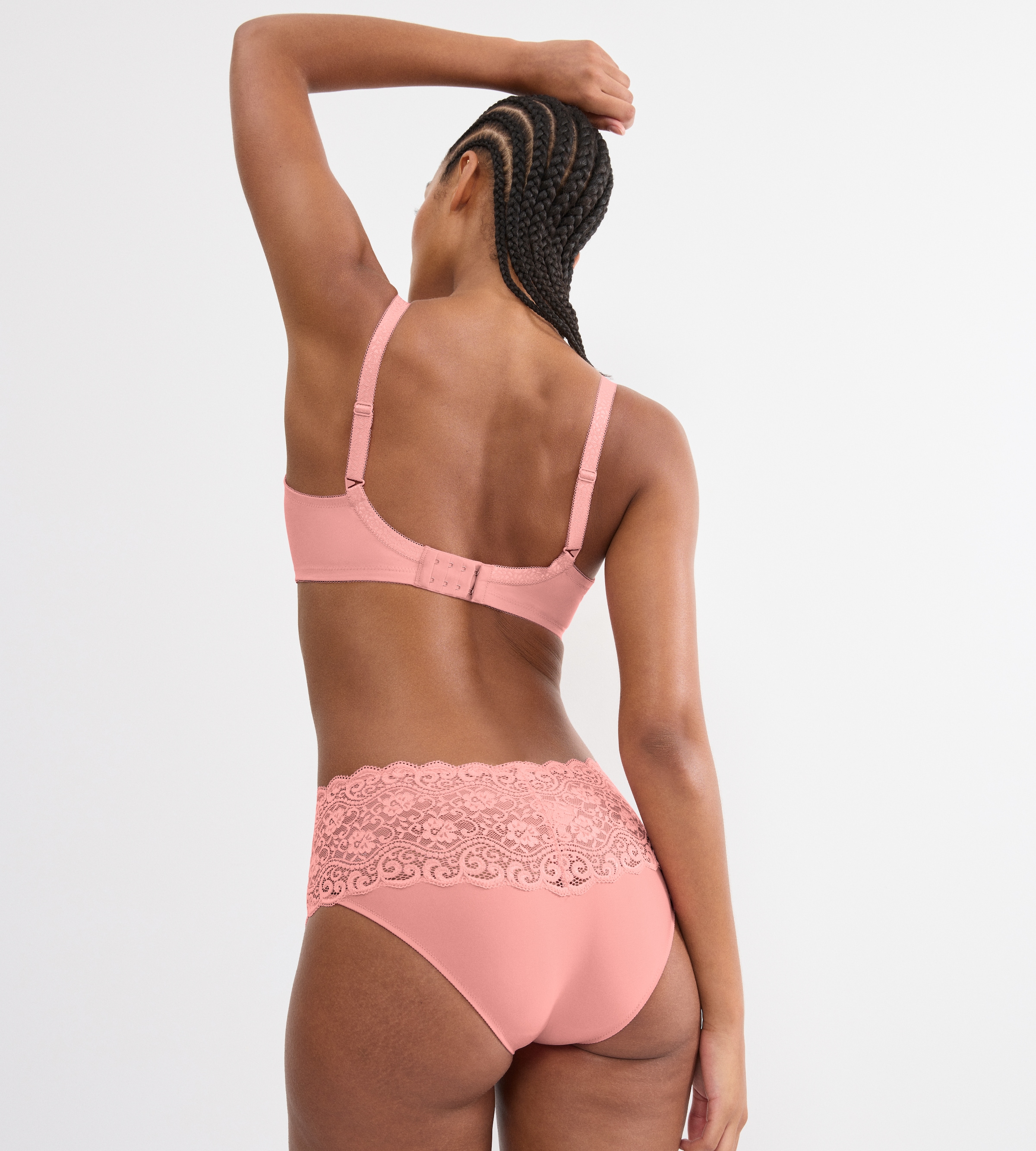 Triumph Soutien-gorge à armatures »Amourette W01« réduit visuellement la poitrine d'une taille de bonnet