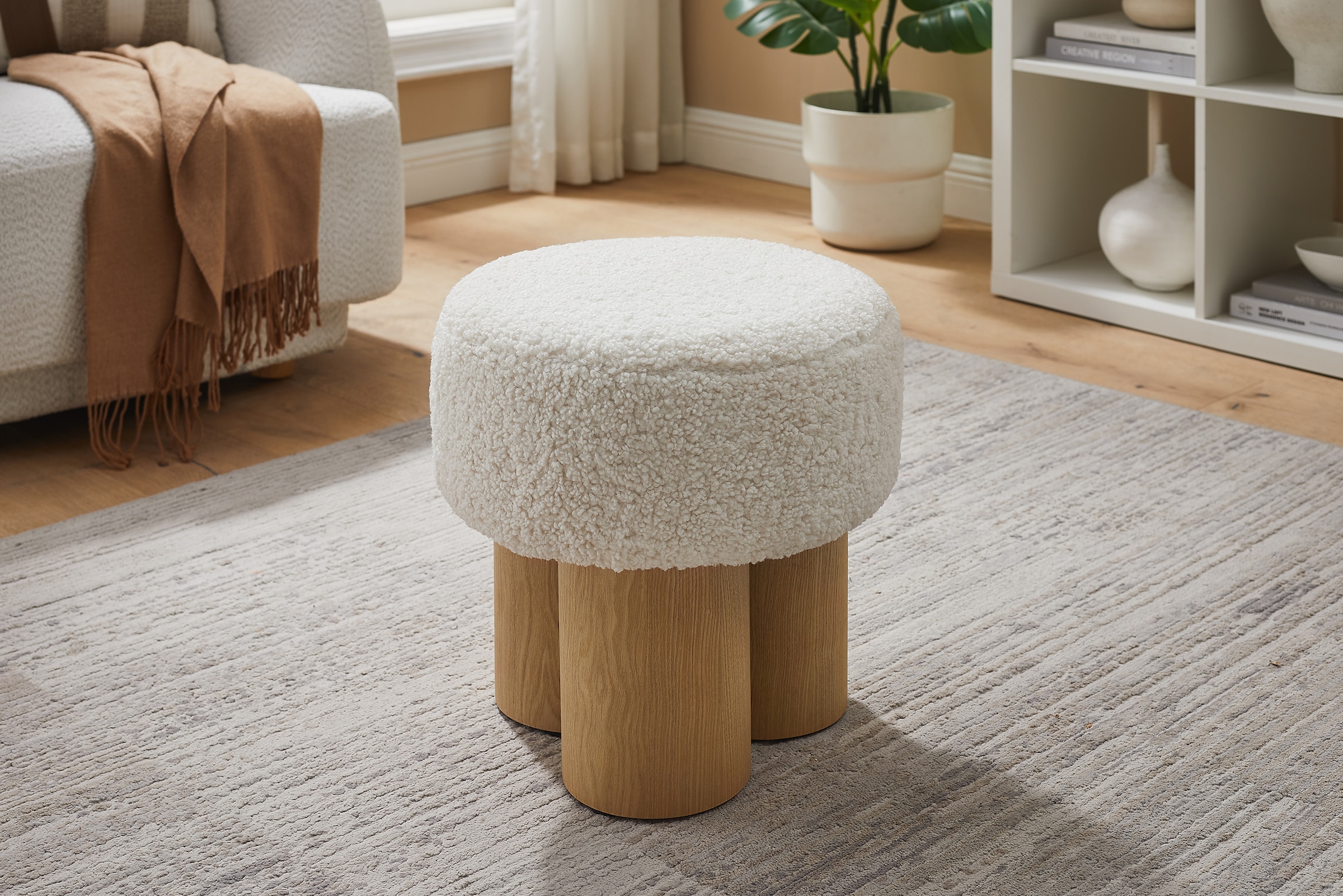 SalesFever Pouf »mit Teddyfell-Sitzfläche – Grosser Plüsch-Pouf« 1 cuis tlg. Weicher Design-Hocker für Wohnzimmer & Schlafzimmer