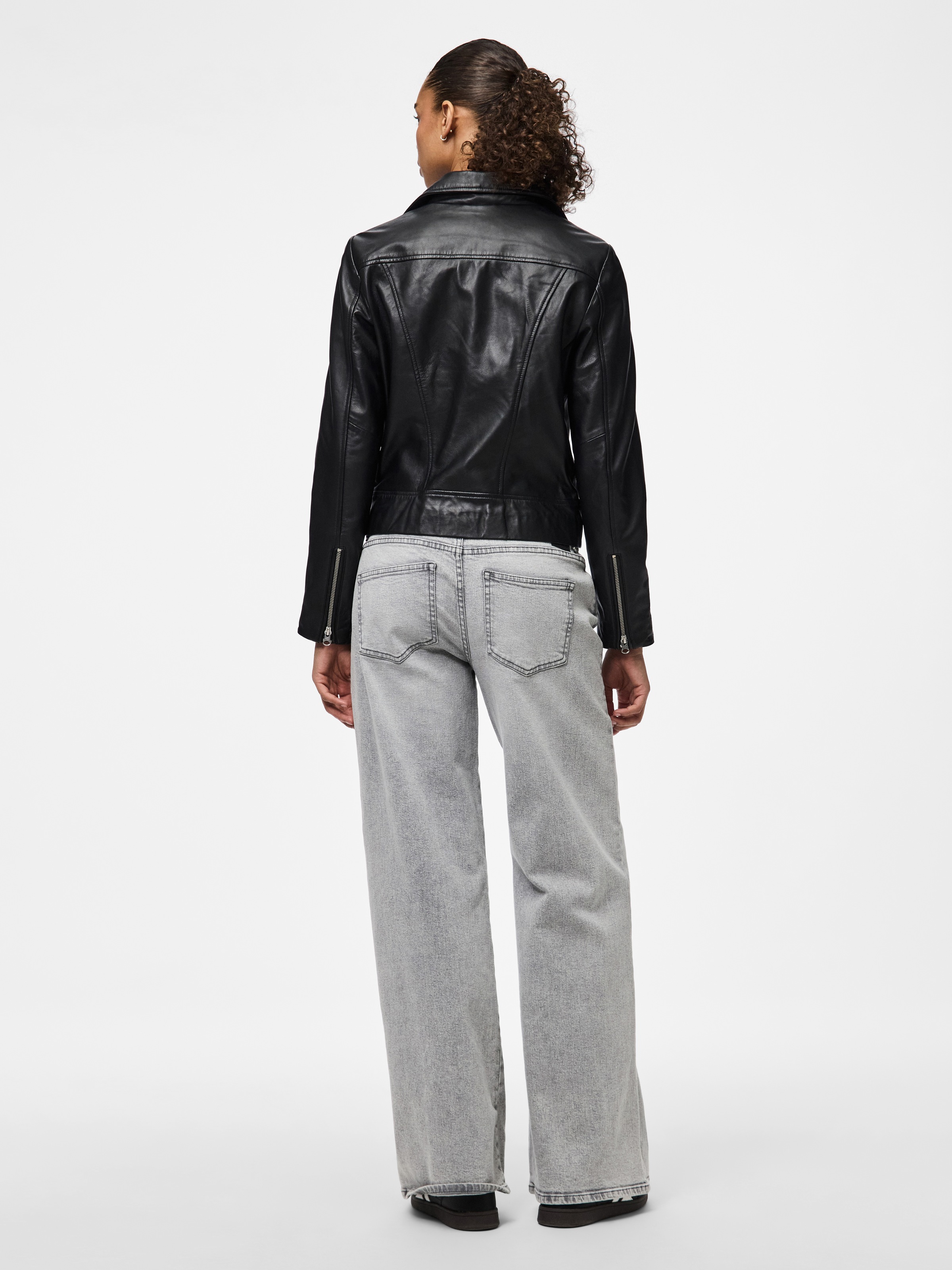 pieces Lederjacke »PCSUSSE LEATHER JACKET NOOS« aus weichem Lammleder