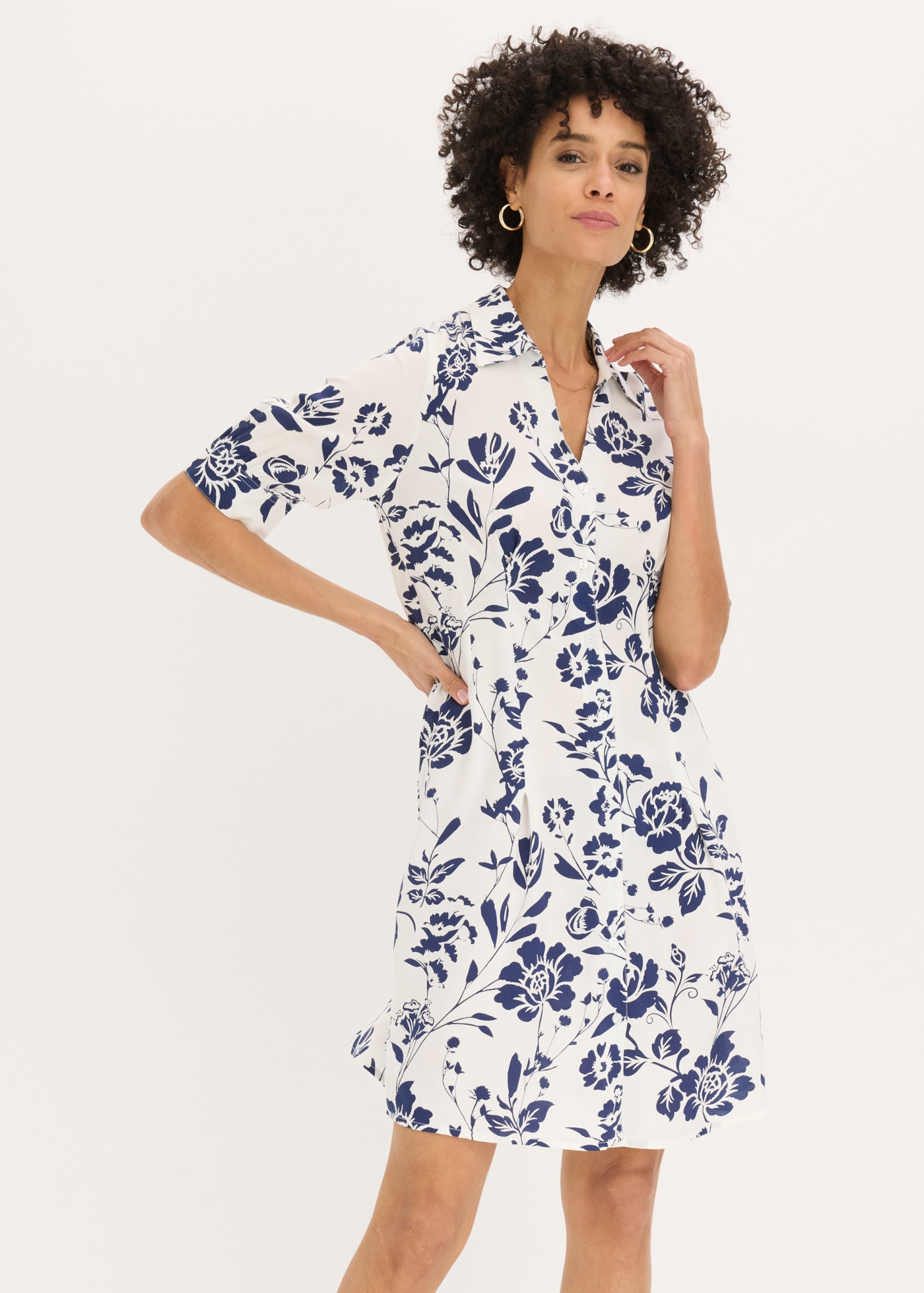 bonprix Blusenkleid aus Viskose, mit Knopfleiste, ausgestellte Passform, mit 3/4-Ärmeln