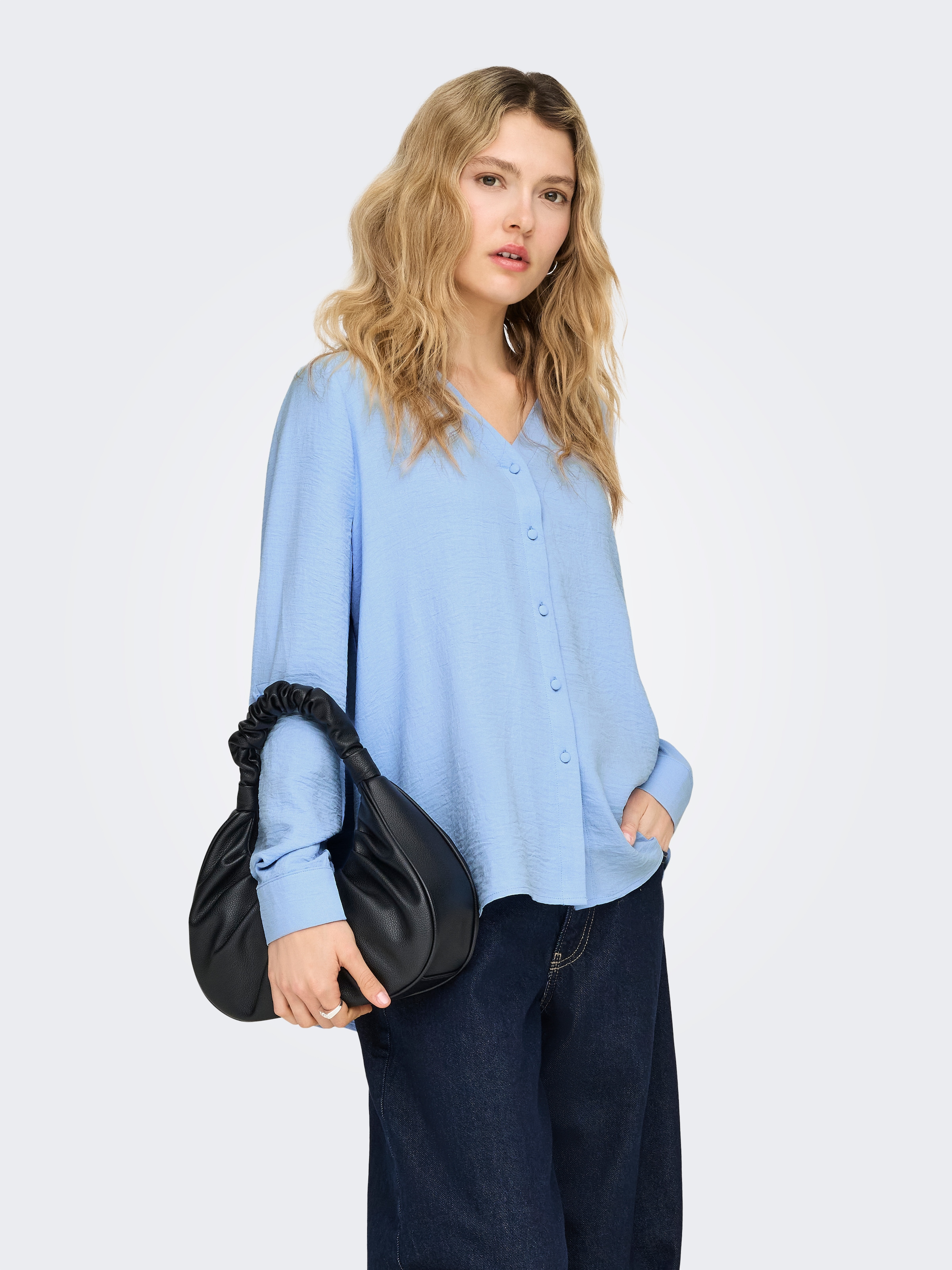 ONLY Chemisier à chemise »ONLJANA METTE V-NECK LS SHIRT NOOS WVN«