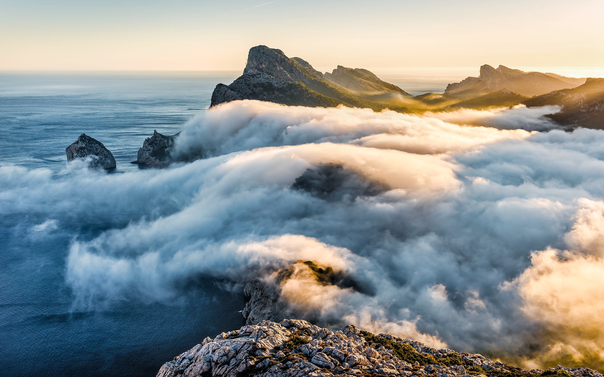 Komar Fototapete »Vlies Fototapete - Soul of Light - Grösse 400 x 250 cm« Motiv | bedruckt glatt