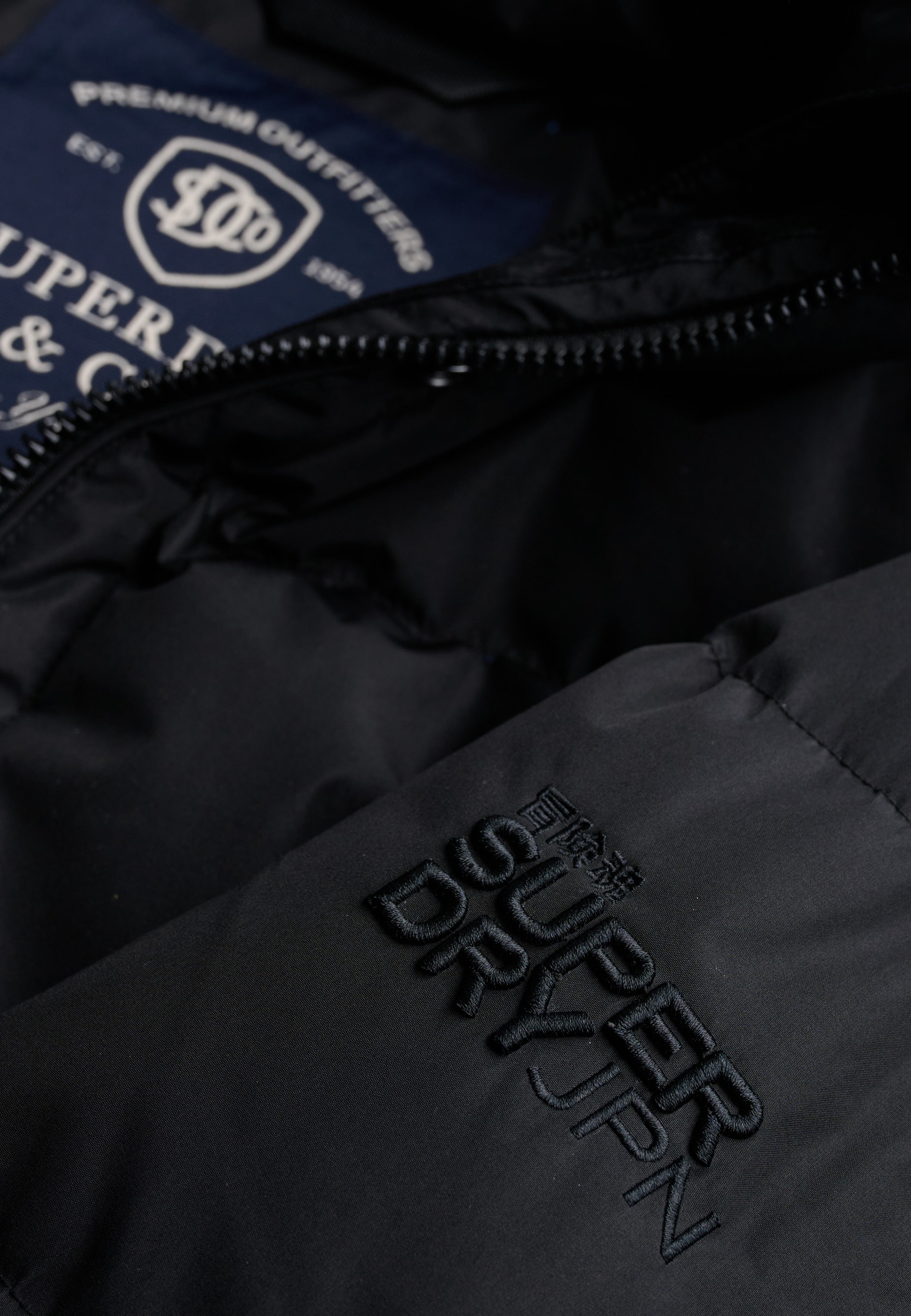 Superdry Veste matelassée »HOODED 5 BAFFLE SPORTS PUFFER« avec capuche Kunstfaser, relaxed fit