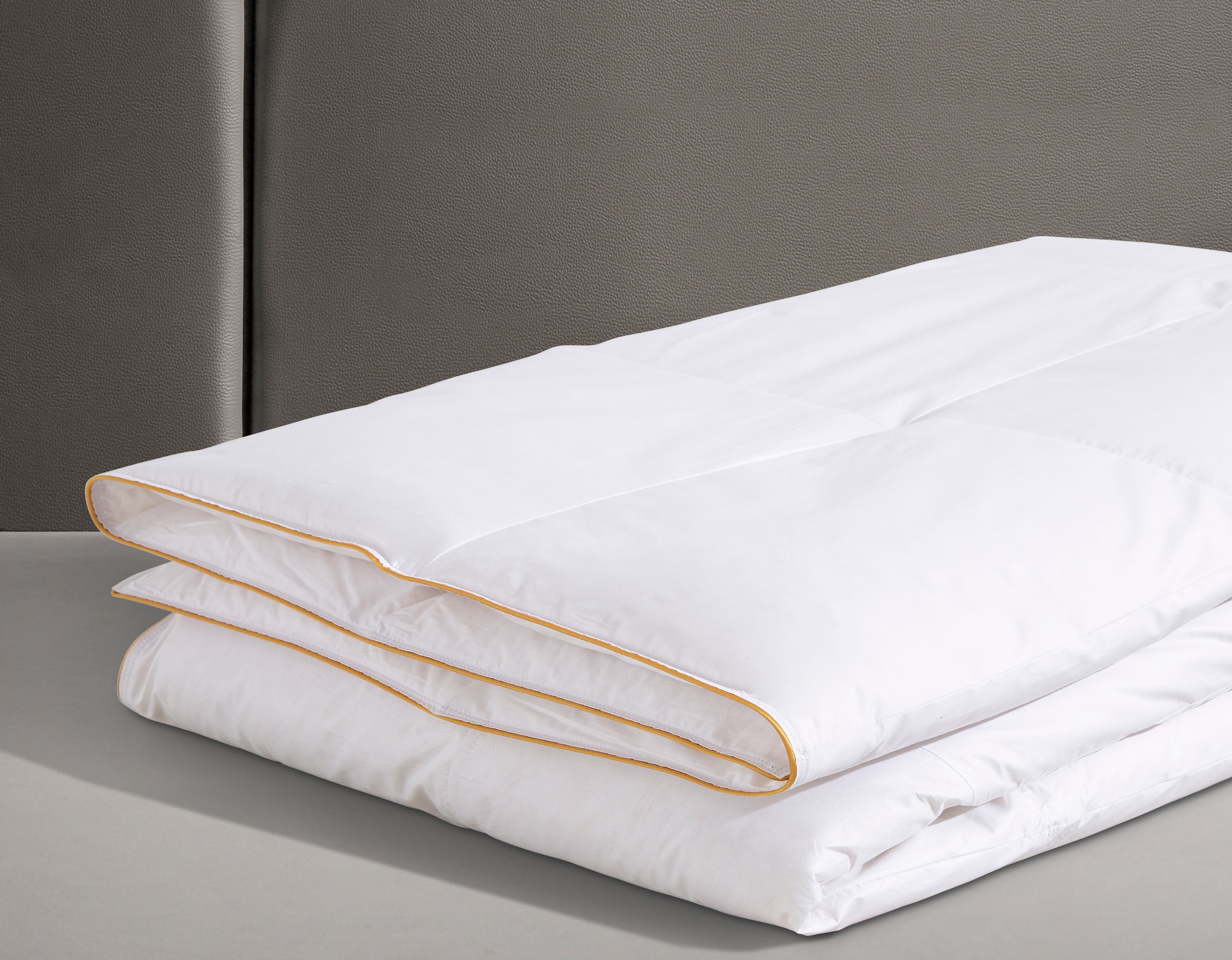 OBB Daunenbettdecke »Emilias, Bettdecken für Sommer und Winter, Ganzjahresdecke« leicht Füllung 90% Daunen, 10%Federn 1 Stk. tlg. Bettdecke 135x200 cm, 155x220 cm, weitere Grössen, Made in Germany