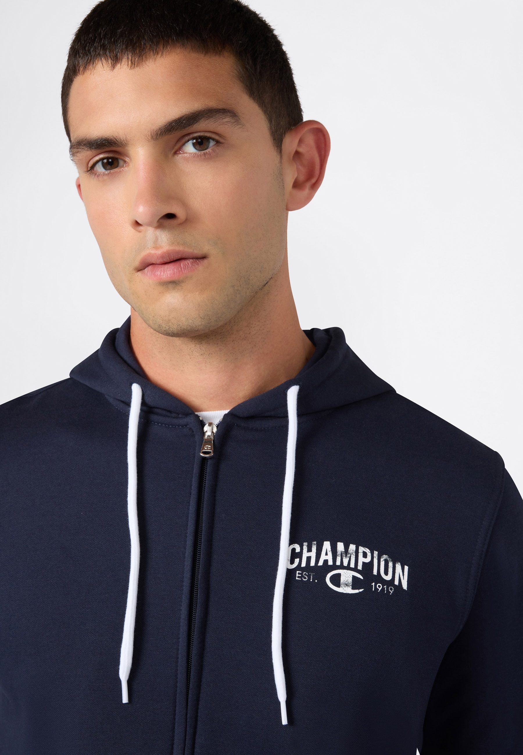 Champion Kapuzensweatjacke »SPORTWEAR ZIP-UP HOODIE Standard Fit« mit durchgehendem Reissverschluss, Langarm-Design, Standard Fit