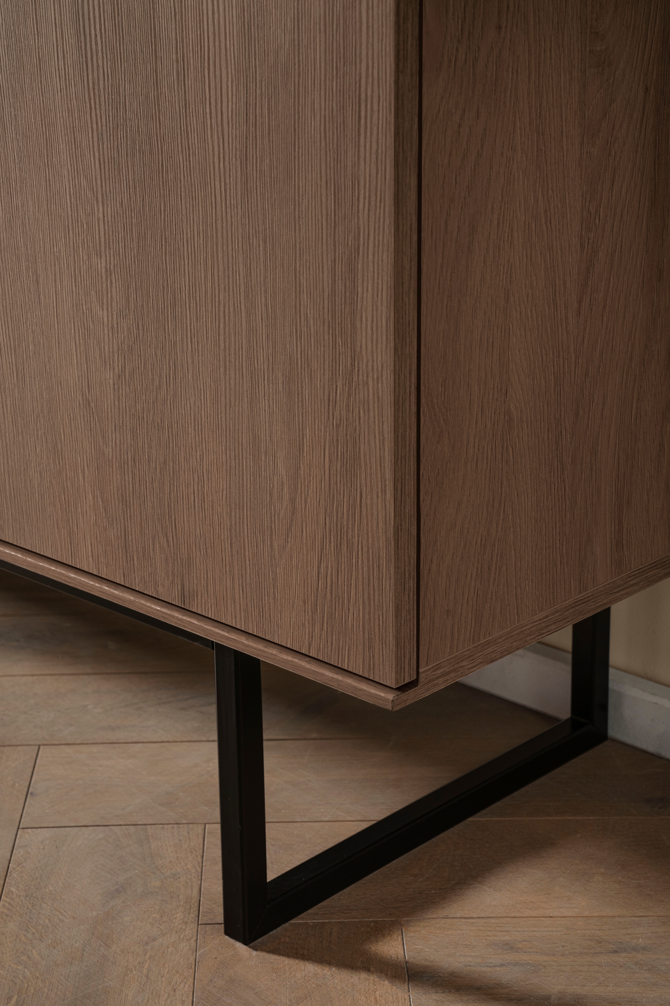 Home affaire Buffet »Lund, moderner Schrank, Kommode mit Kufengestell« surface supérieure visuellement fine, aspect haut de gamme, espace de rangement suffisant