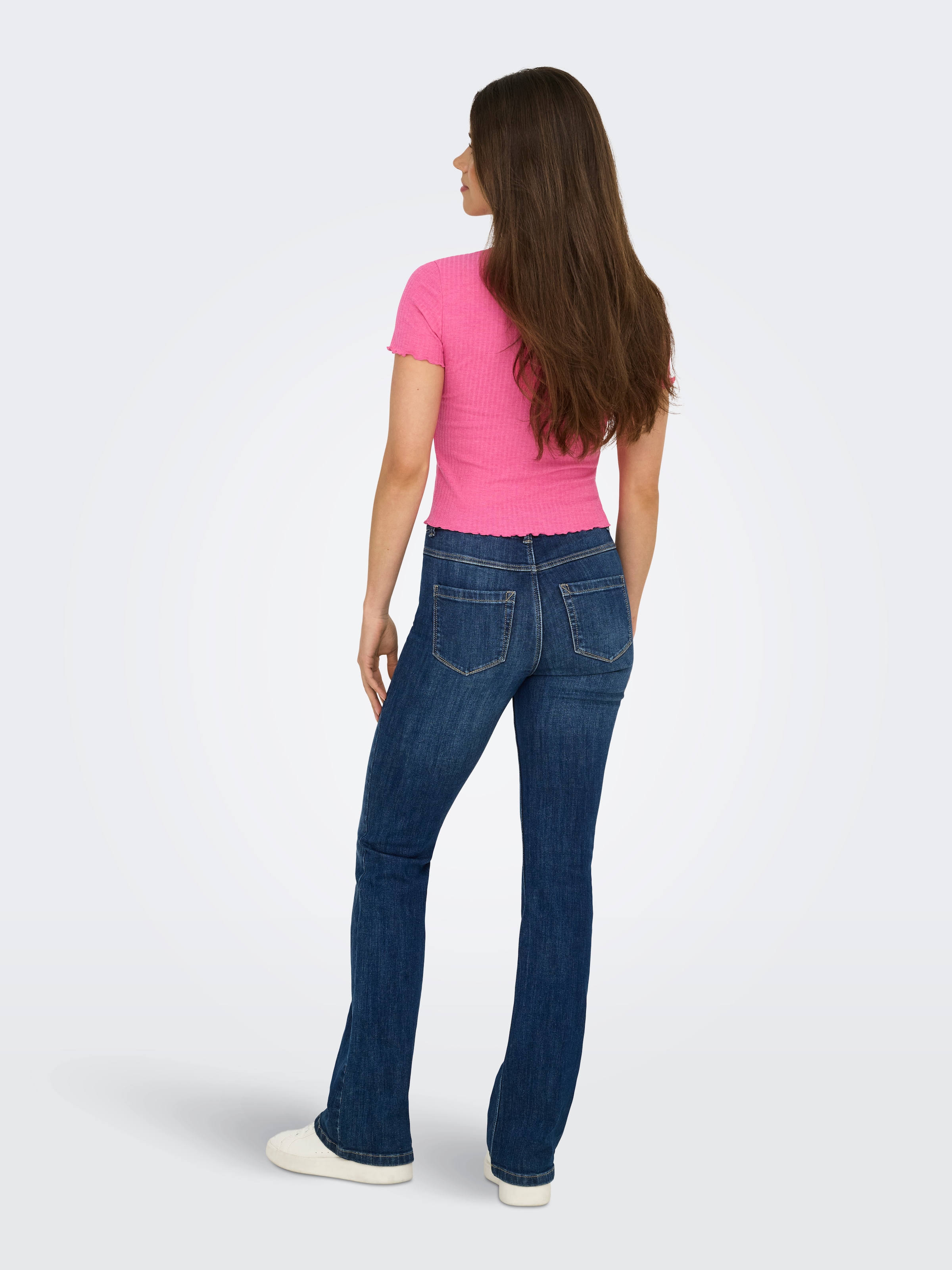 ONLY Rundhalsshirt »ONLEMMA S/S SHORT TOP NOOS JRS«, Rundhals, modisch, regular fit, gewellter Abschluss, unifarben
