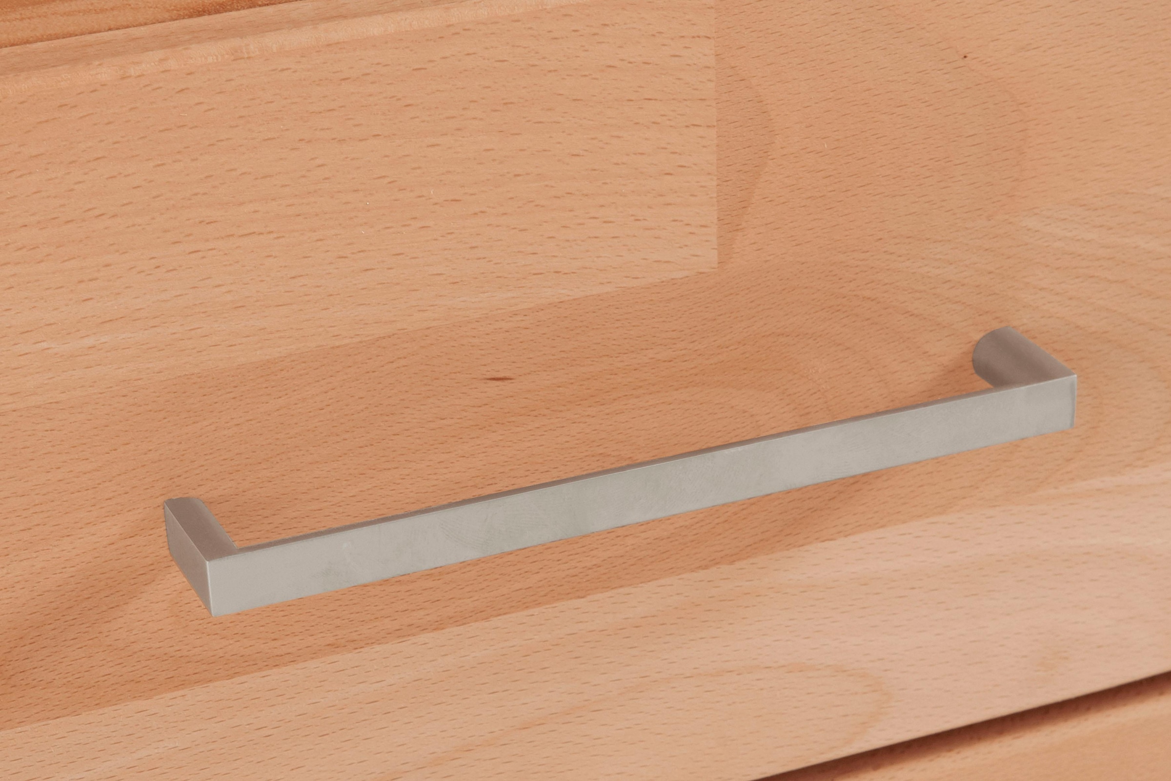 GOODproduct Table basse »Ribe,180cm breit, Fronten Massivholz,6 Fächer,Kabeldurchführung« Korpus Holzwerkstoff,Glaseinsatz aus gehärtetem Glas,Böden versetzbar