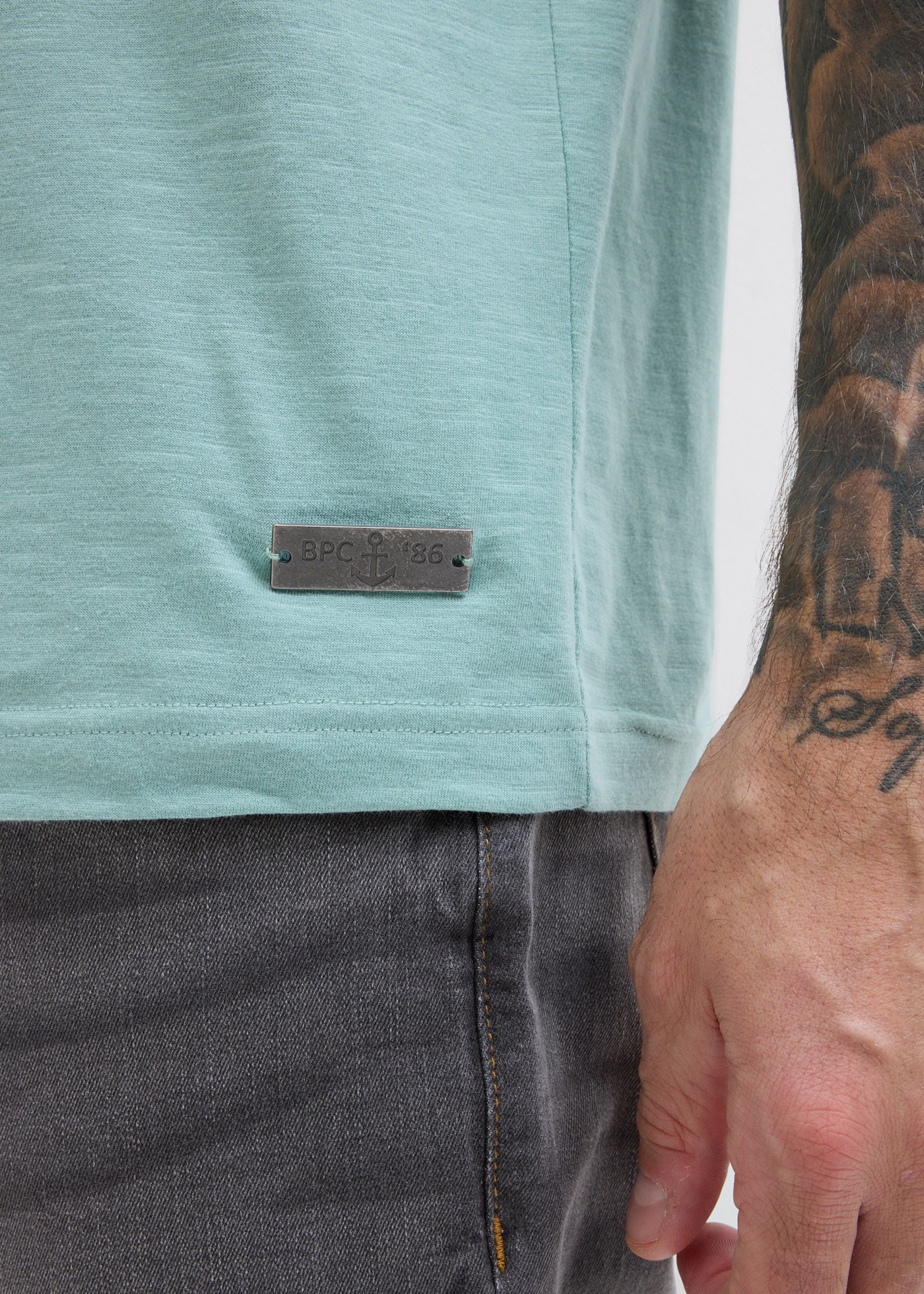 bonprix T-shirt »T-Shirt aus reiner Baumwolle« Regular Fit, offene Kanten am Ausschnitt, aus reiner Baumwolle