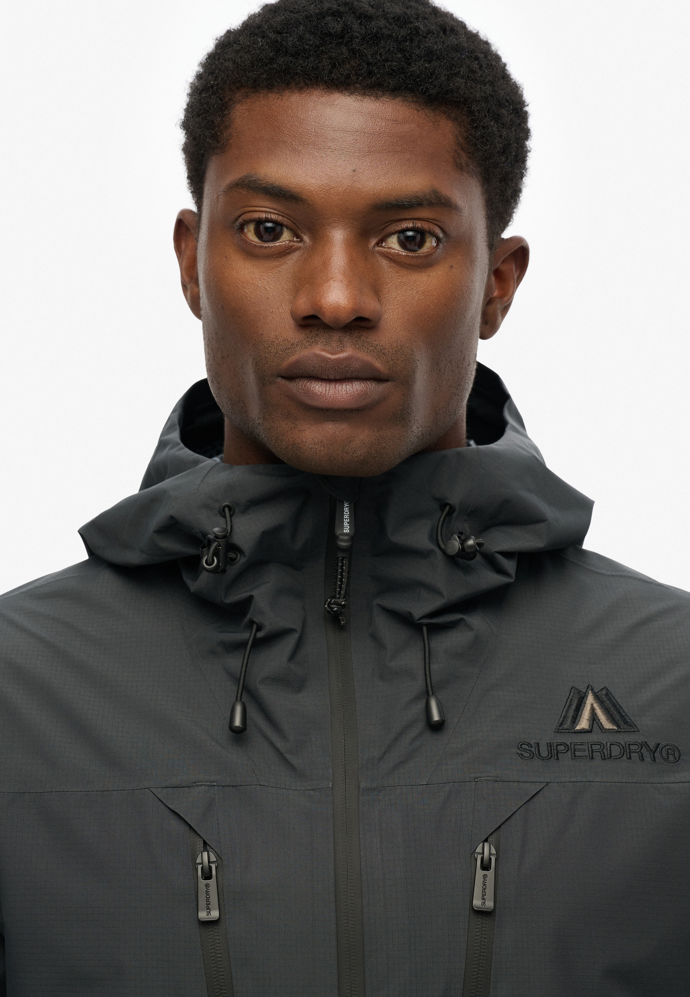 Superdry Outdoorjacke »WATERPROOF JACKET« mit Kapuze Wasserdicht (Säule wird nachgereicht)