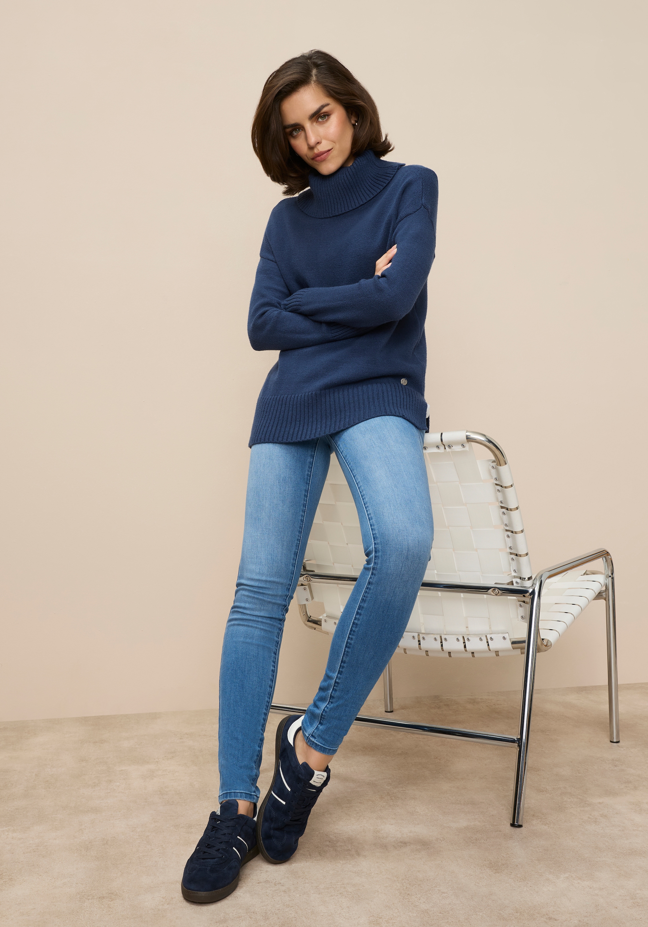 Tamaris Rollkragenpullover in lässiger Form mit seitlichen Schlitzen