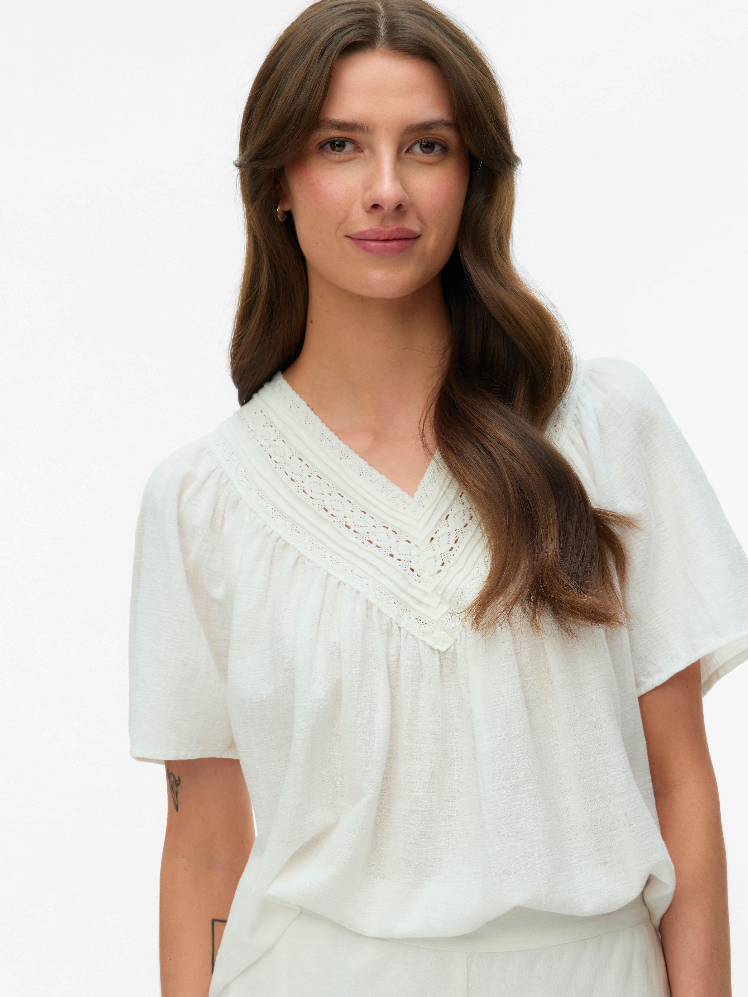 Vero Moda Blouse à manches courtes »VMKARLA S/S V-NECK TOP WVN BTQ« Coton
