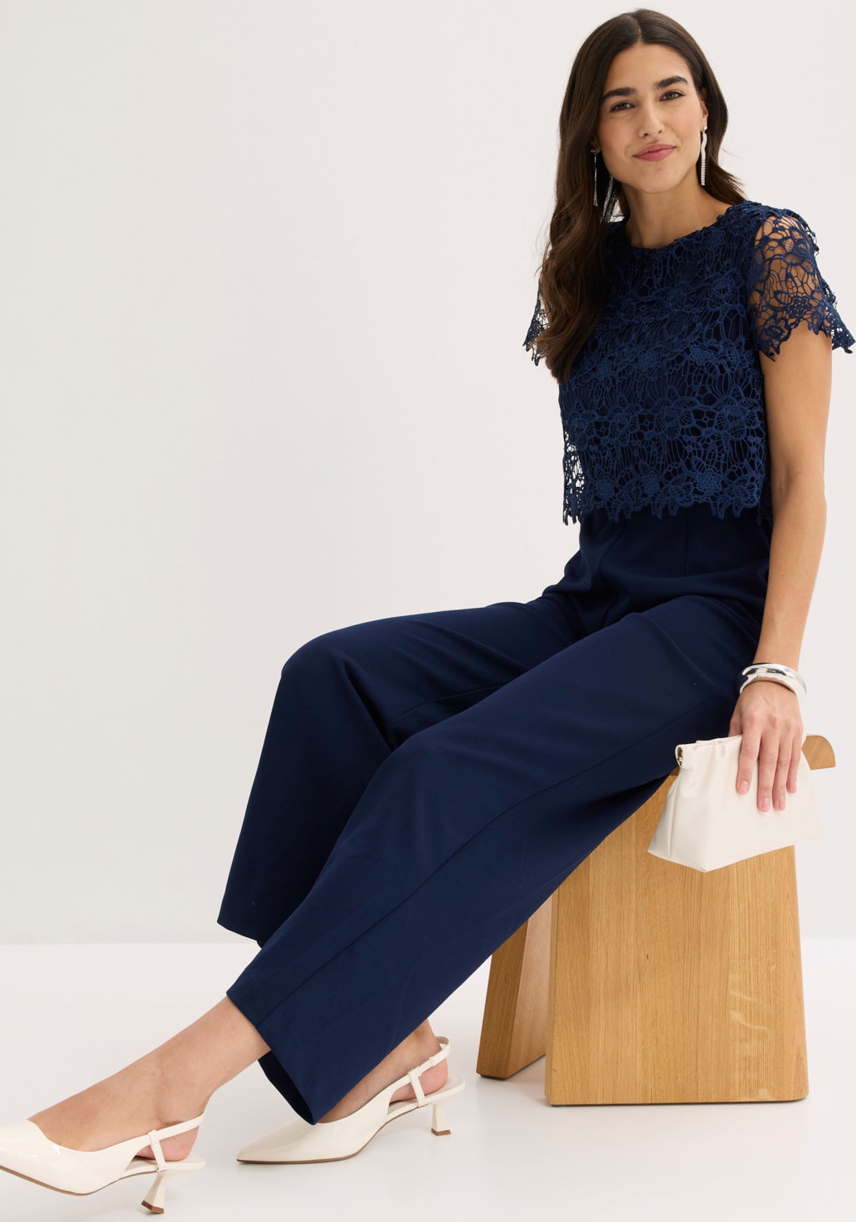 bonprix Jumpsuit mit kurzem Arm, figurumspielende Passform, weites Bein