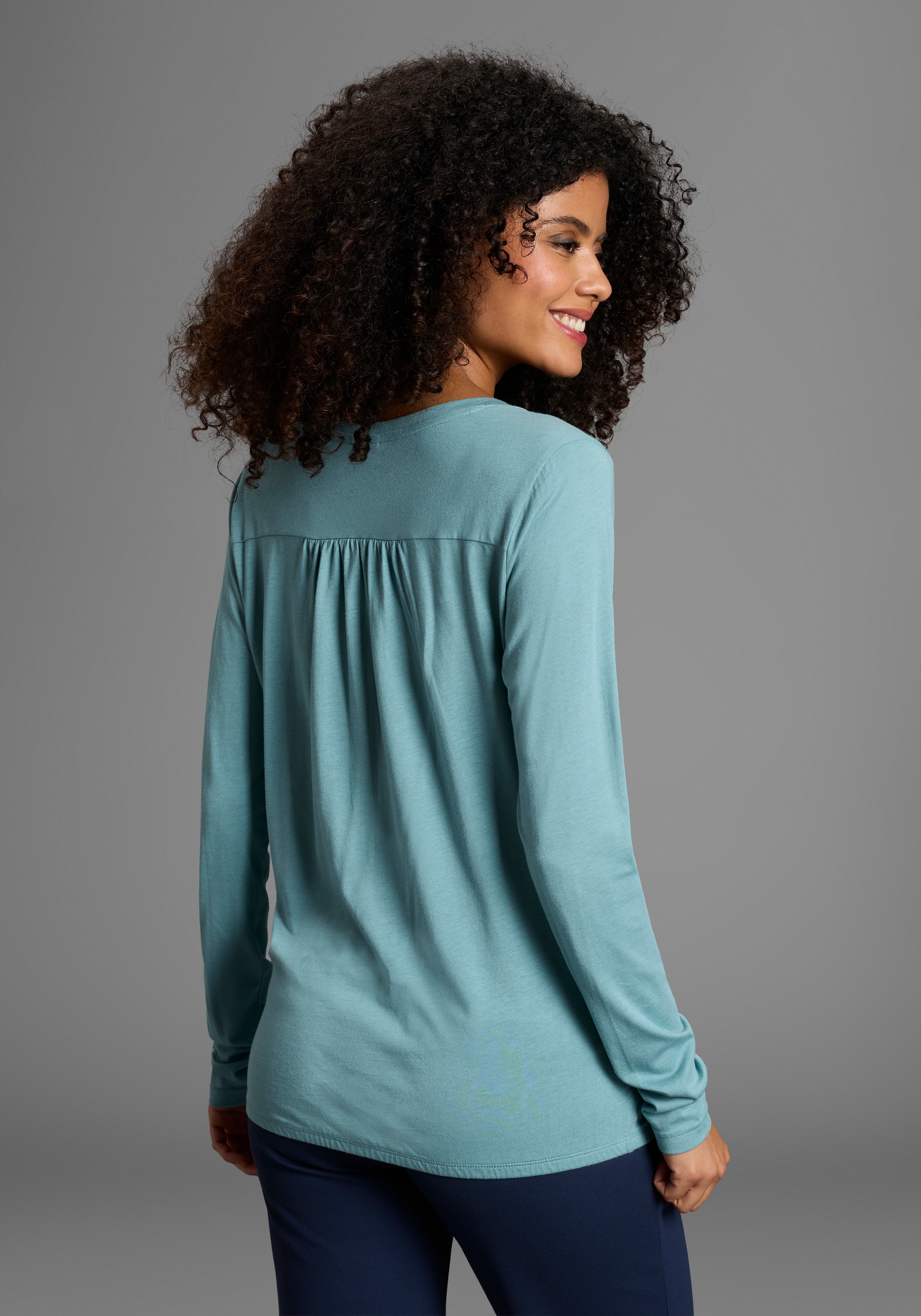 KangaROOS Langarmshirt mit Knopfleiste und süssen Details