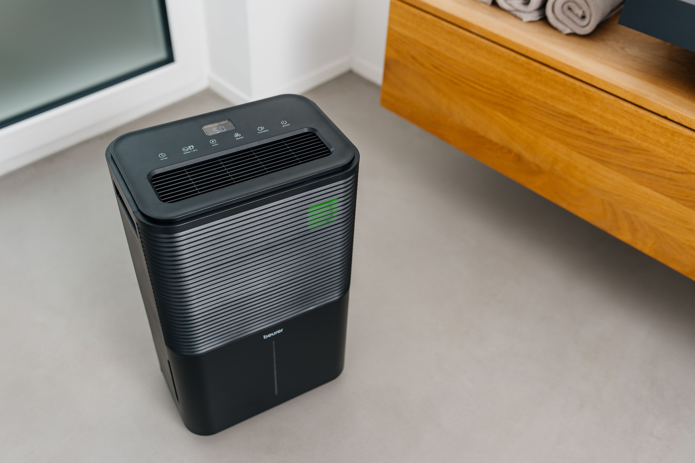 BEURER Déshumidificateur d'air »LE 250, Entfeuchtung bis zu 20 Liter pro Tag, mit 4 l Wassertank« Entfeuchtung 20 l/Tag Tank 4 l Für grosse Räume bis 60m² geeignet, zwei Lüfterstufen, Timerfunktion