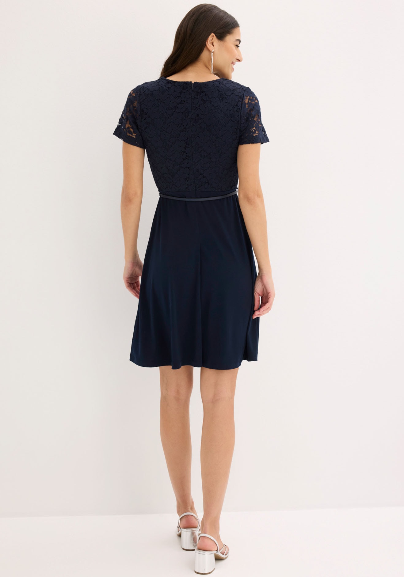 bonprix Mini-robe festlicher Stil, mit kurzem Arm, ausgestellte Passform