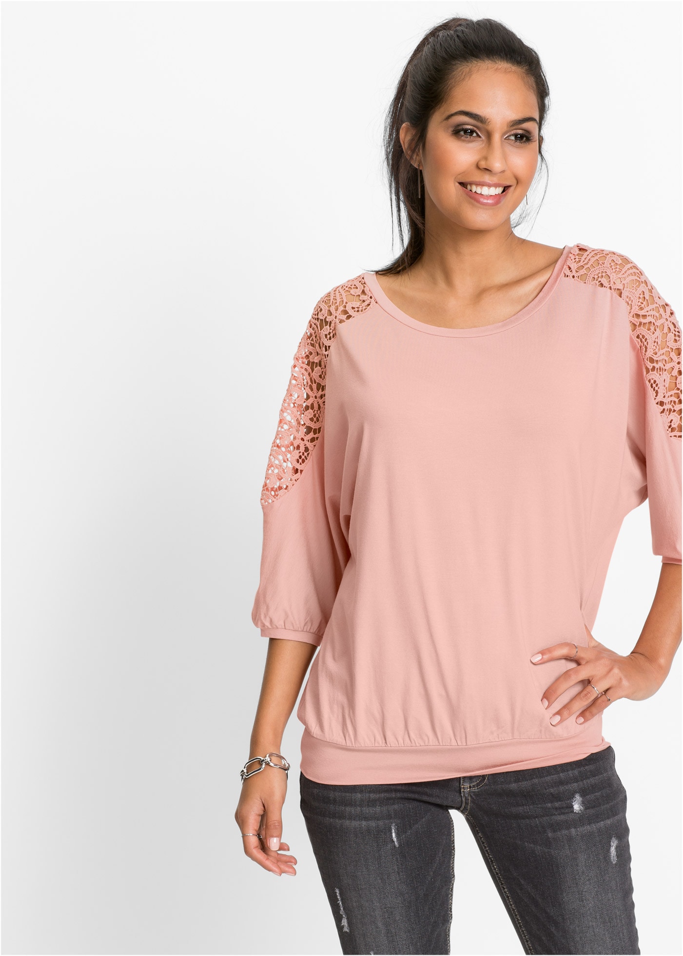bonprix Oversize-Shirt oversized, 3/4-Fledermausärmel mit Cut-Outs mit Spitzeneinsätzen