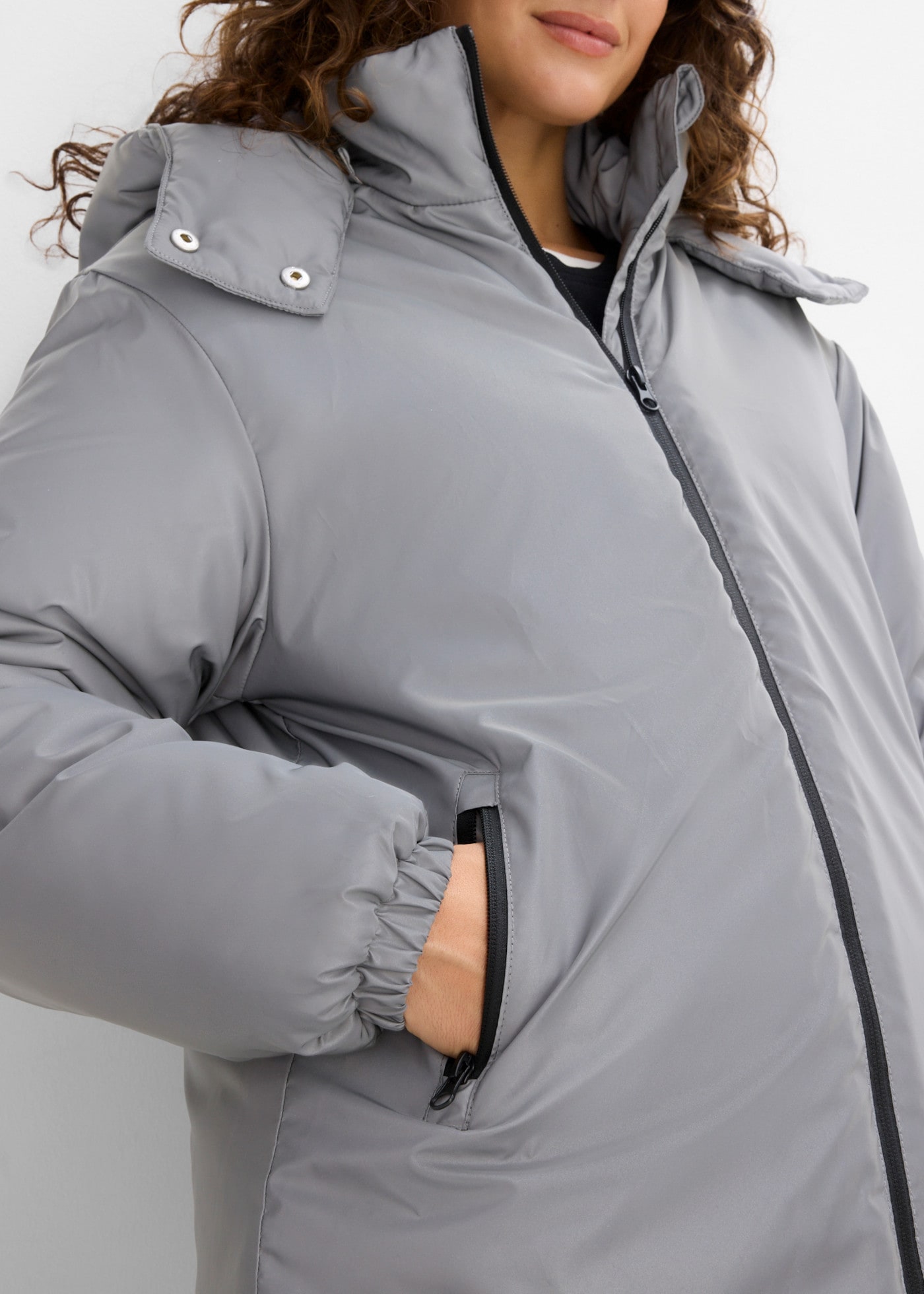 bonprix Veste fonctionnelle avec design réfléchissant, coupe oversize, style sportif