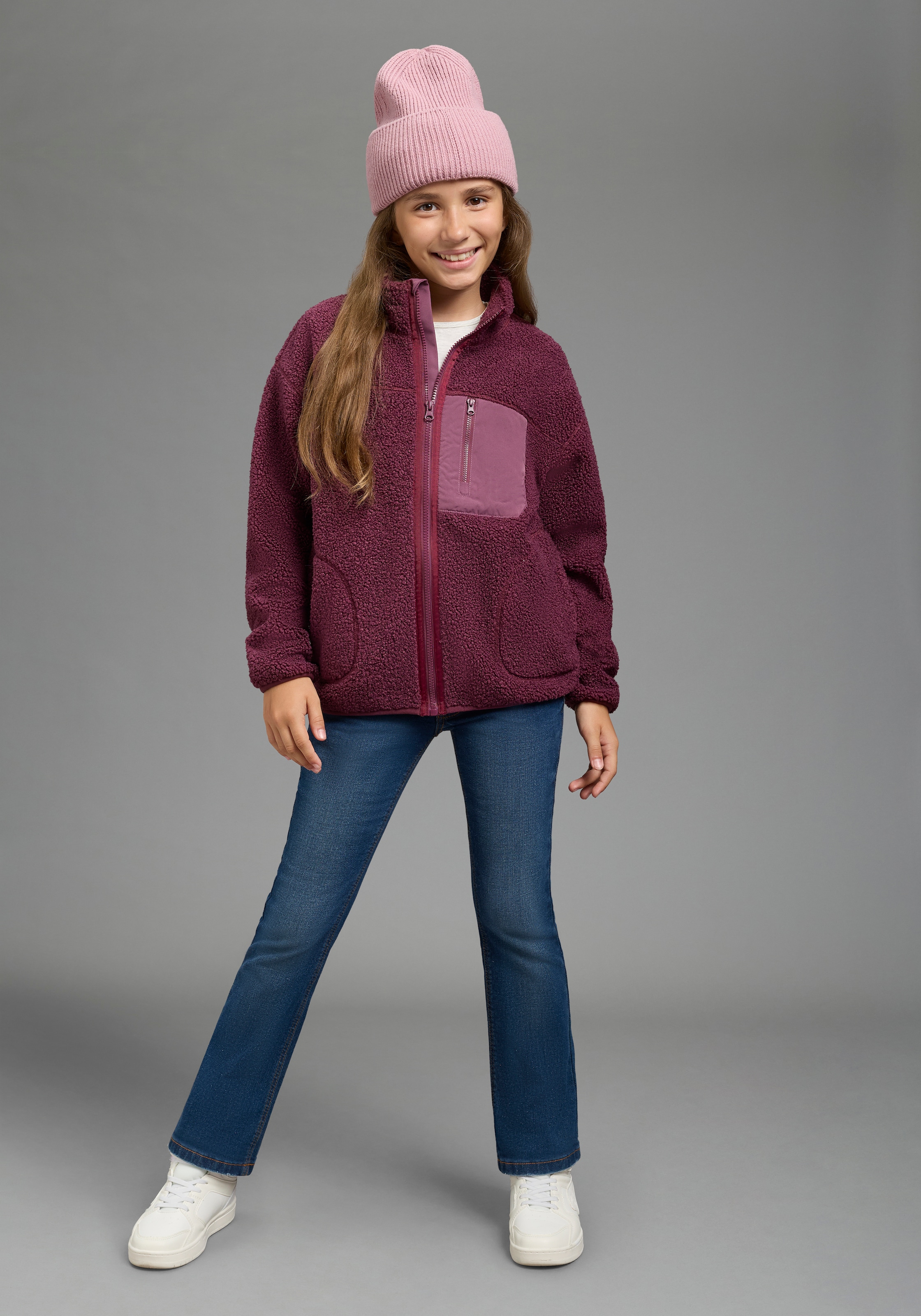 KangaROOS Sweatjacke »Fleecejacke, Kuschel-Jacke mit reflektierendem KangaROOS Badge« Weiche Teddyplüsch-Jacke, perfekt zum Überziehen