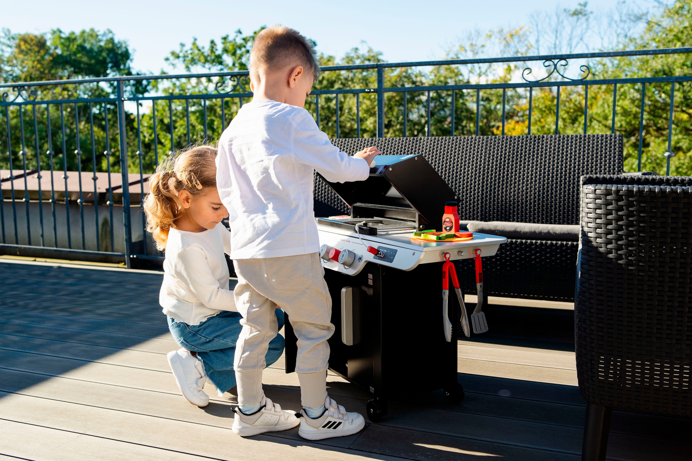 Klein Barbecue pour enfants »Weber, Genesis« FSC® - schützt Wald