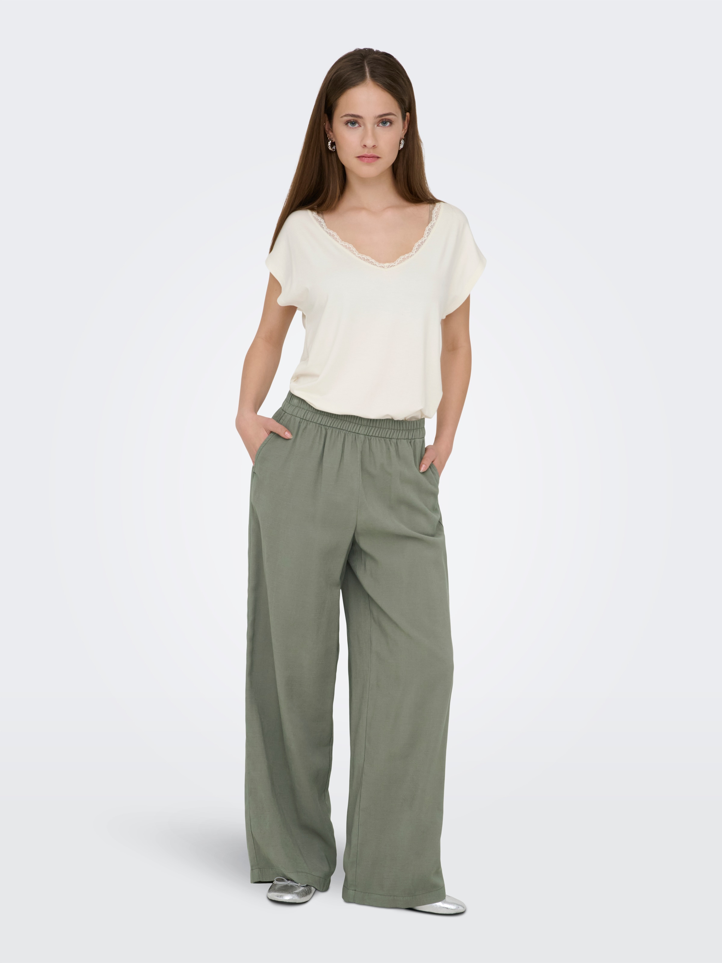 ONLY Pantalon à enfiler »ONLARIS LIFE HW PULL-UP PANT WVN NOOS«  mit bequemen Gummizug