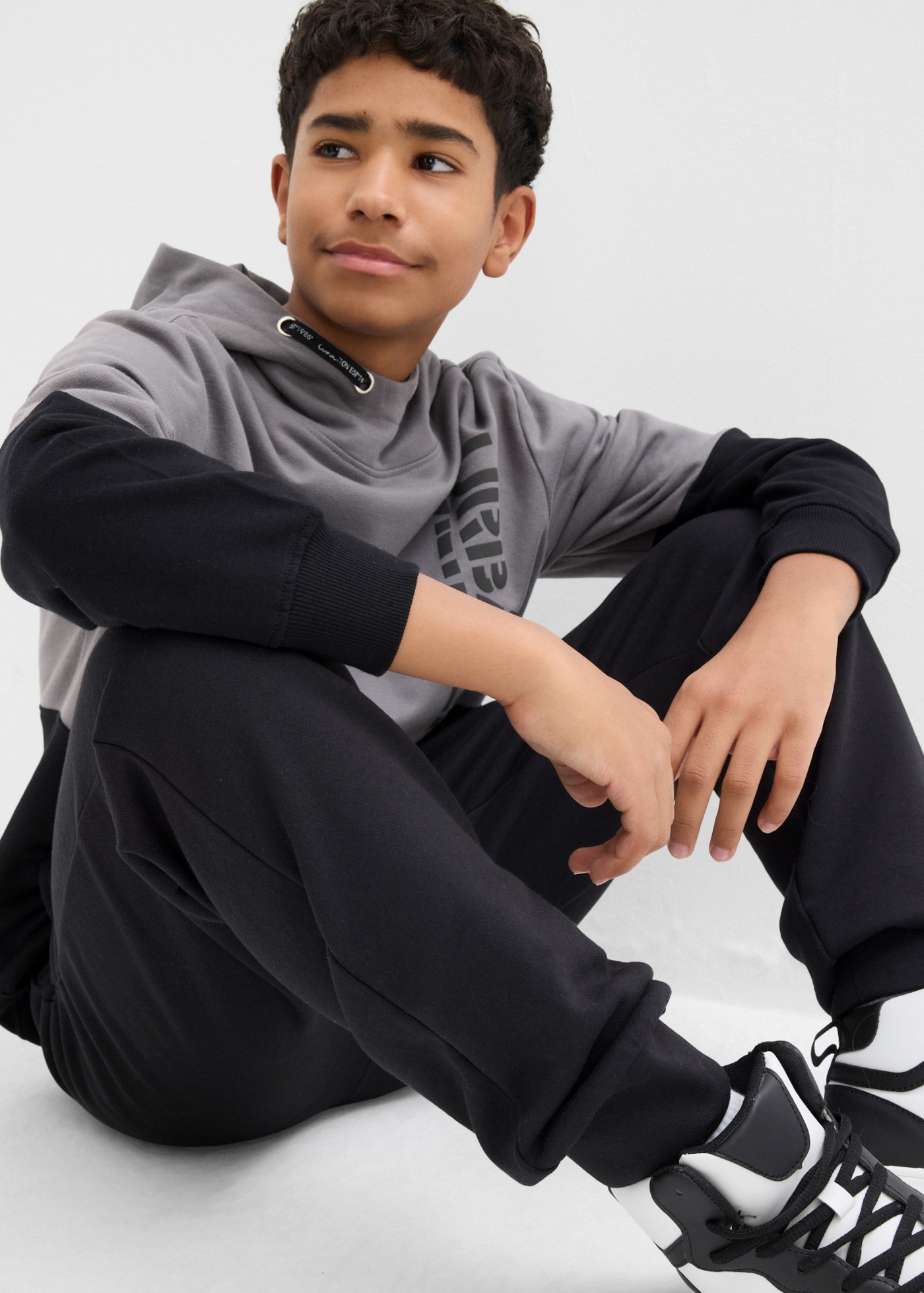 bonprix Pantalon de jogging  pour enfants, en lot de deux, en coton et polyester, coupe régulière