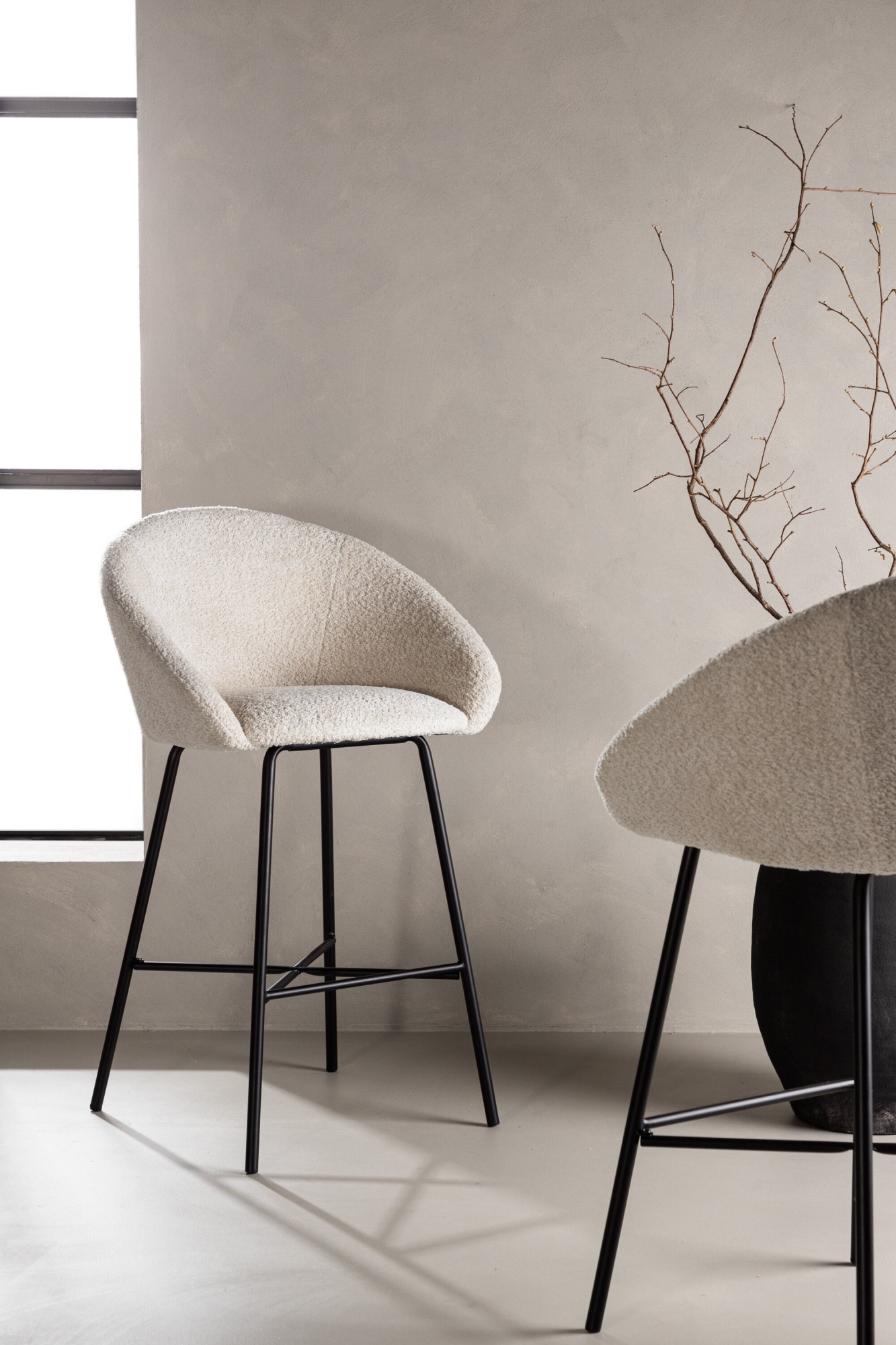 Venture Home Tabouret de bar »Velvet, 2er-Set Barhocker mit weissem Teddy-Sitz, belastbar bis 150 kg« 2 cuis tlg. Tabouret de bar, revêtement en peluche, cadre en acier noir, repose-pieds, douillet