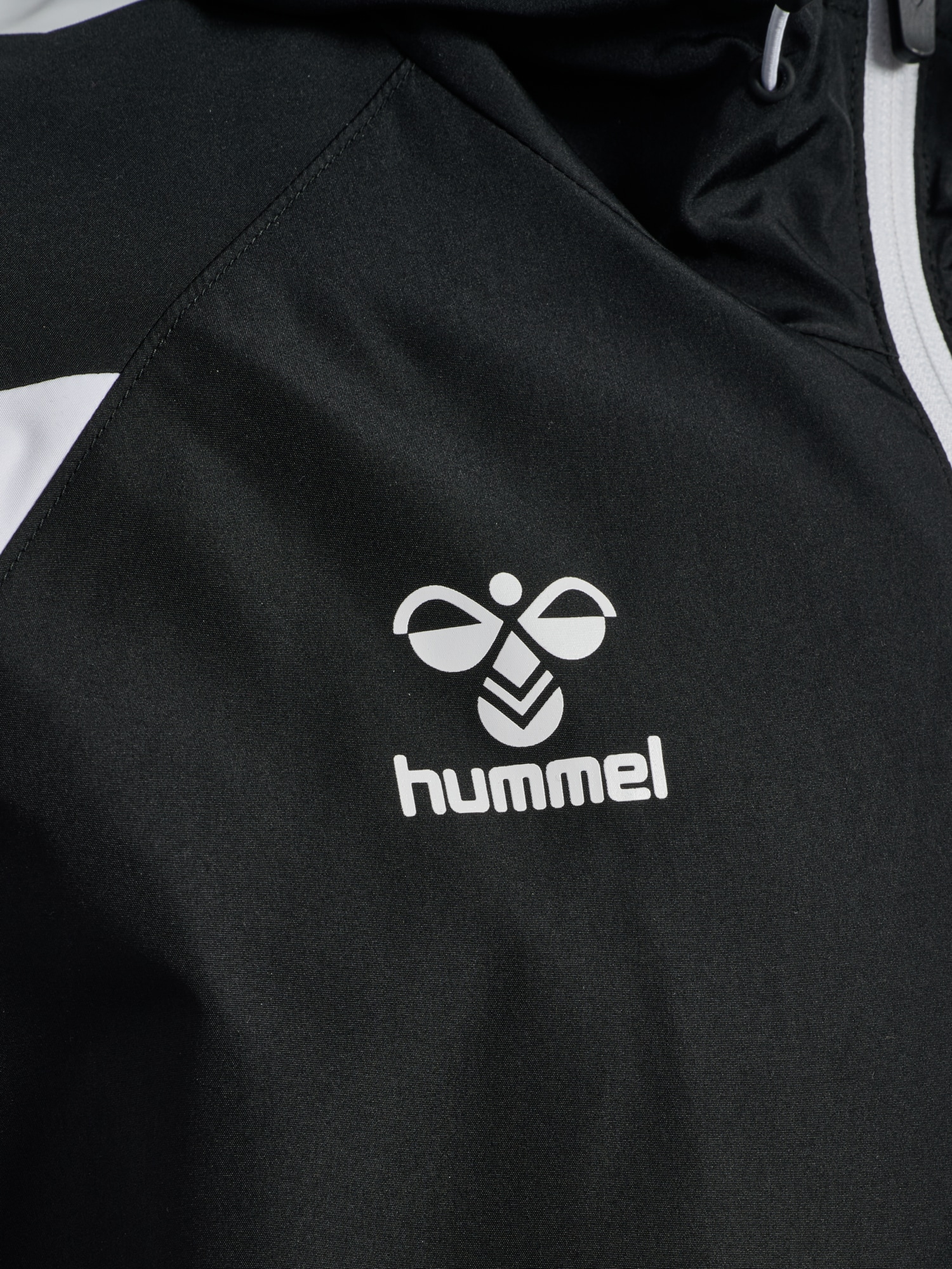 hummel Trainingsjacke »HMLCORE 2.0 ALL-WEATHER JACKET« für vielseitige sportliche Aktivitäten, wasserabweisend
