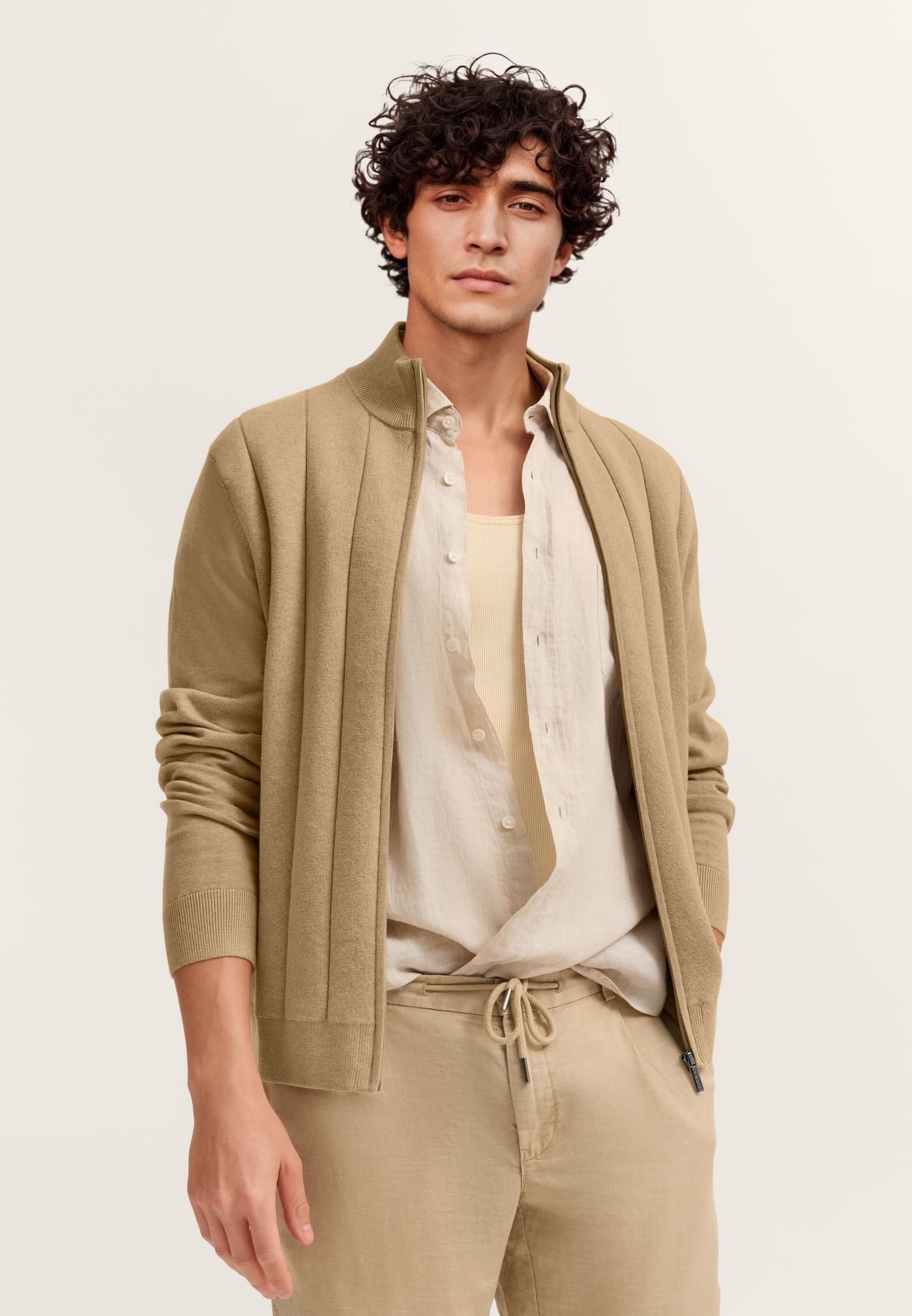 bugatti Strickjacke »Regular Fit« mit Streifen in 3D-Optik