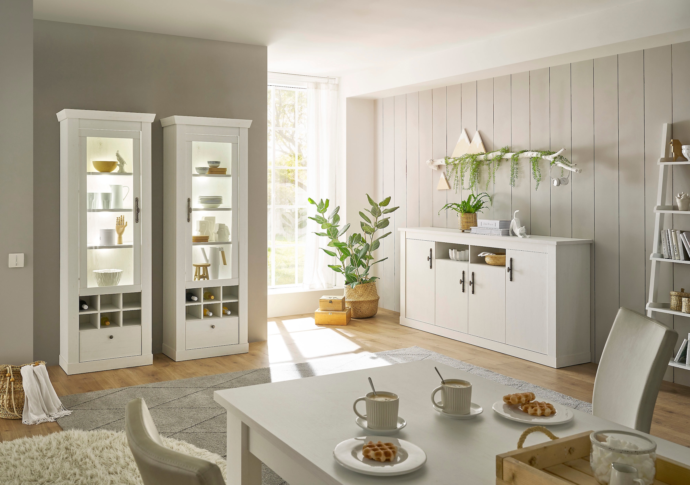 Home affaire Sideboard »RAVENNA« im romantischen Landhausstil, Griffe aus Metall, Breite 201 cm