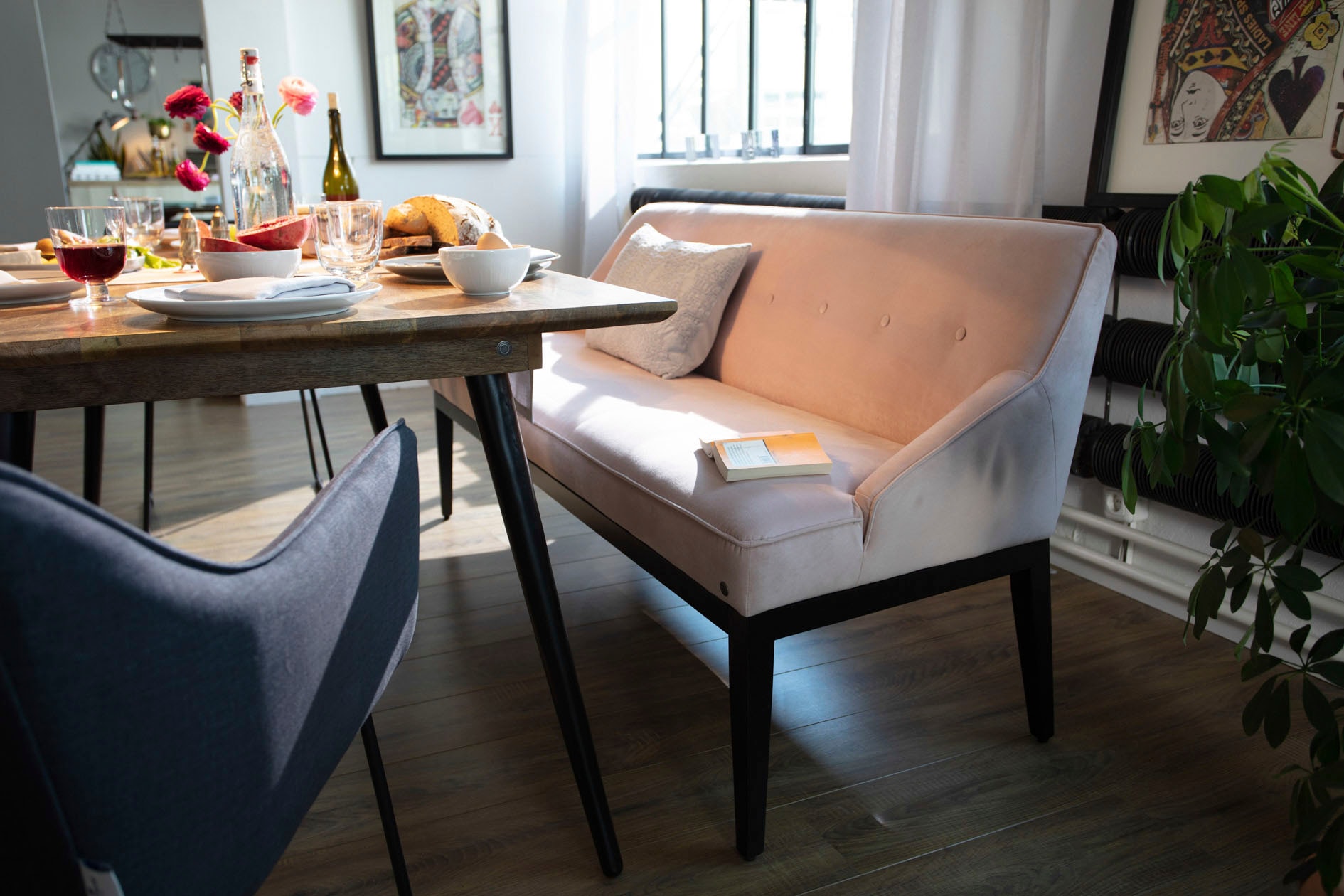 SIT Esstisch »Mangoholz Massivholz mit Schweizer Kante & Metallbeinen« Modernes Industrial-Design mit konischen schwarzen Metallbeinen