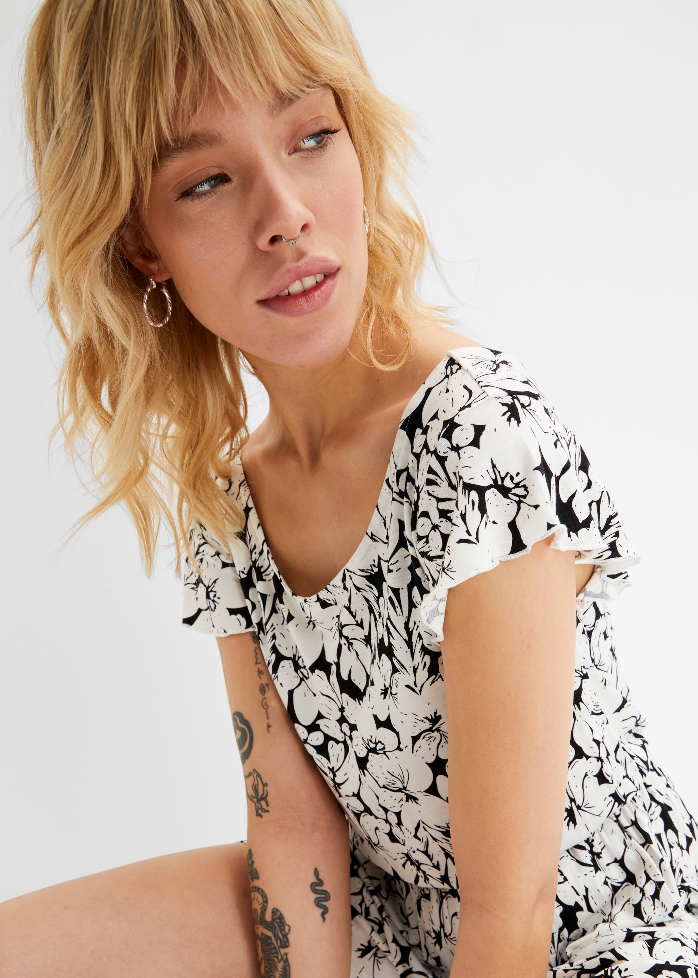 bonprix Jumpsuit lässige Passform, aus Viskose und Elasthan, mit kurzen Ärmeln