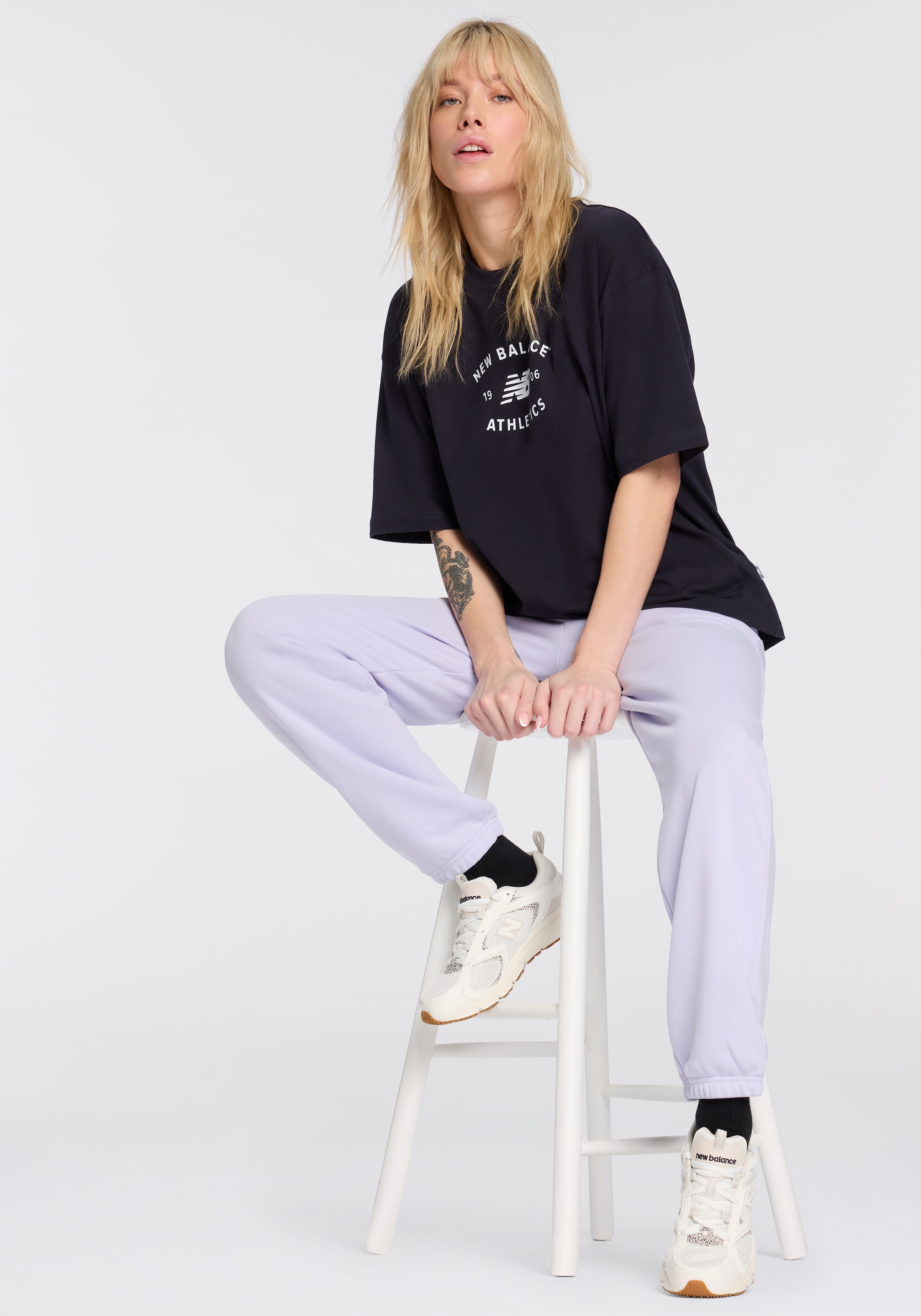 New Balance T-shirt »REIMAGINED OVERSIZED T-SHIRT« sportif, pour les moments quotidiens sportifs, avec un design épuré